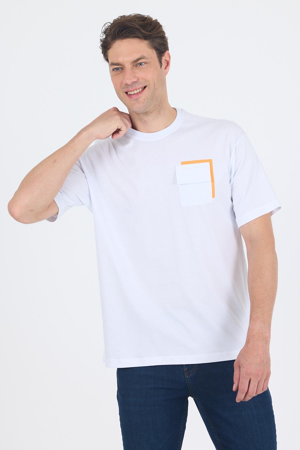 Beyaz Kısa Kol Bisiklet Yaka Kapaklı Cep Pamuk Casual Oversize Tişört 1011250131
