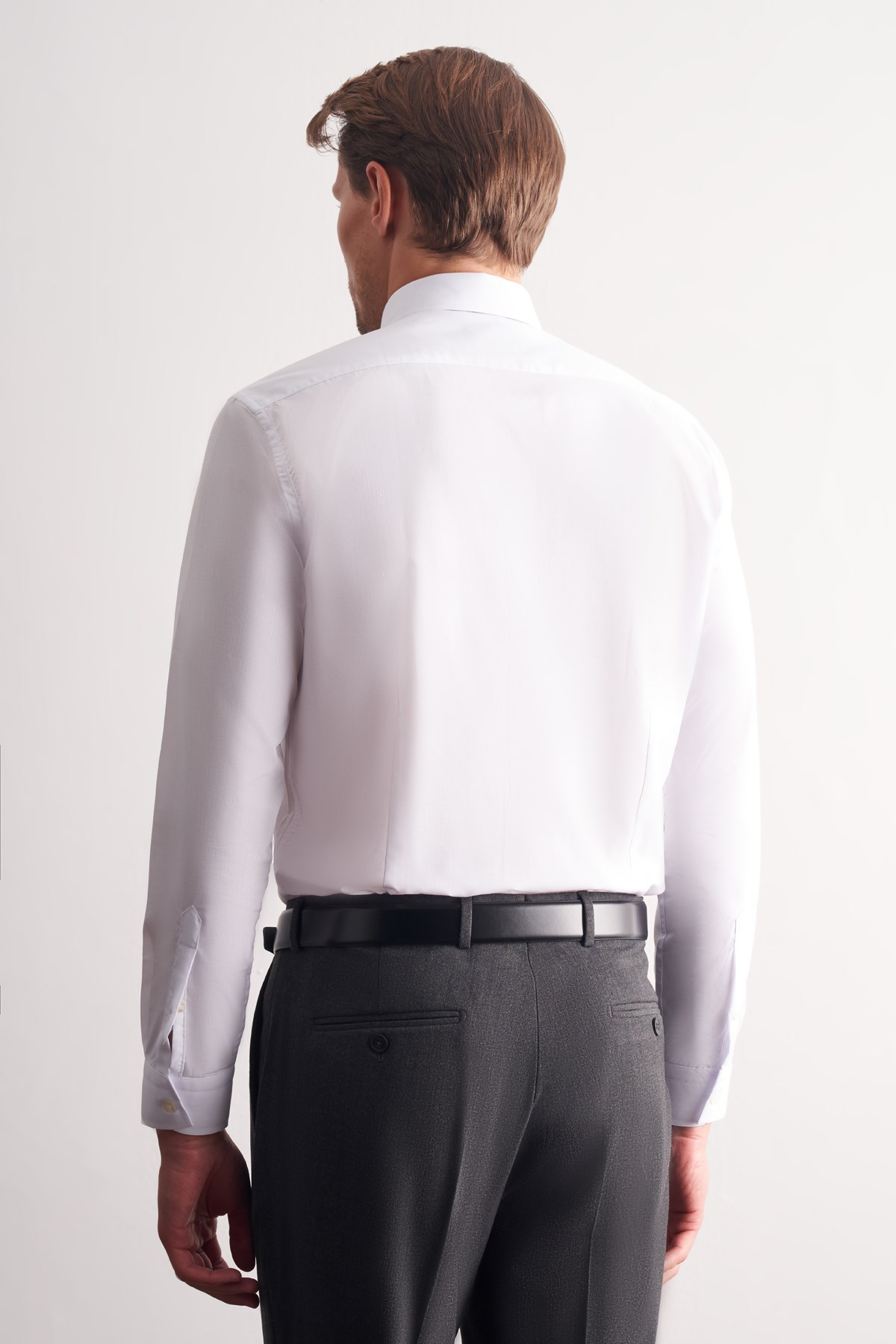 Beyaz Uzun Kol Sert Yaka Düz Pamuklu Slim Fit Gömlek 1004260057