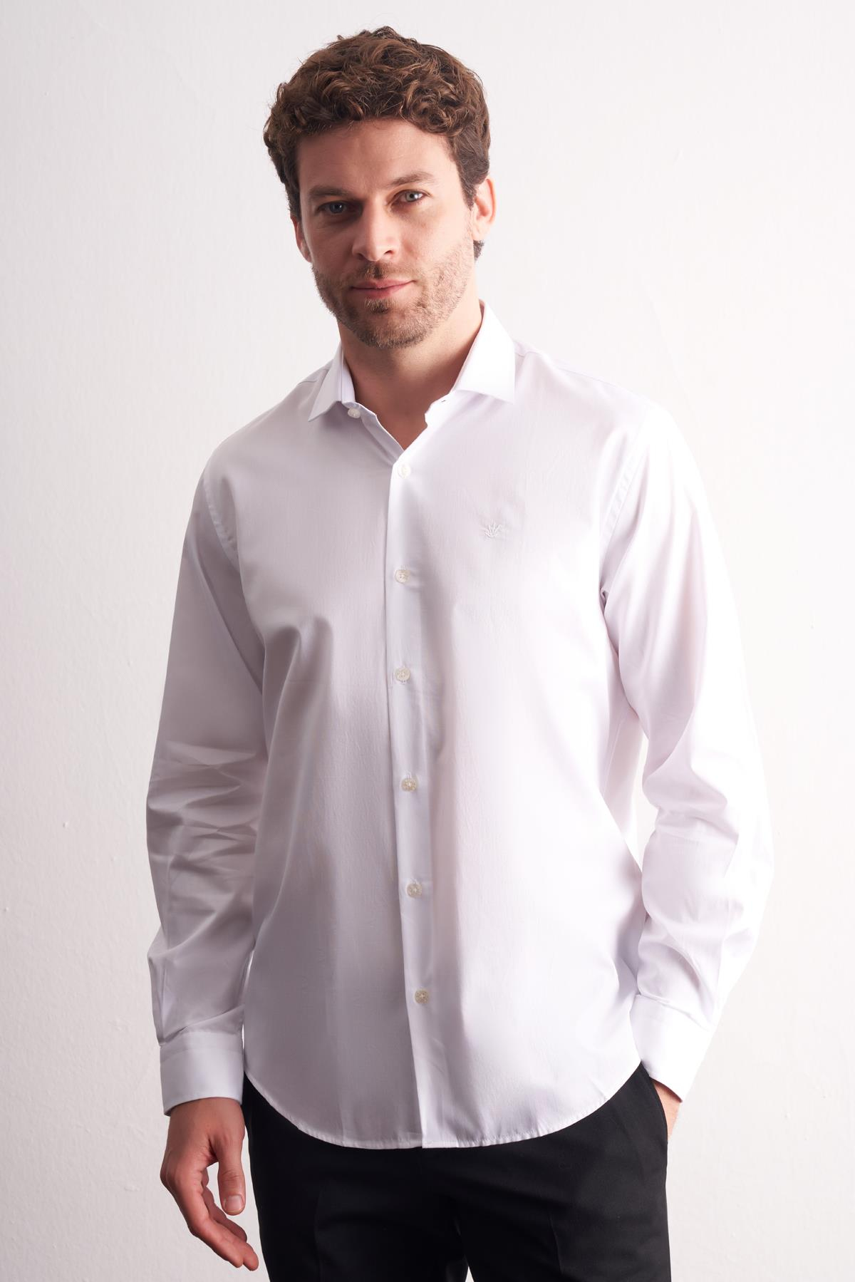 Beyaz Yarım İtalyan Yaka Uzun Kol Premium Slim Fit %100 Pamuk Gömlek 1004255197