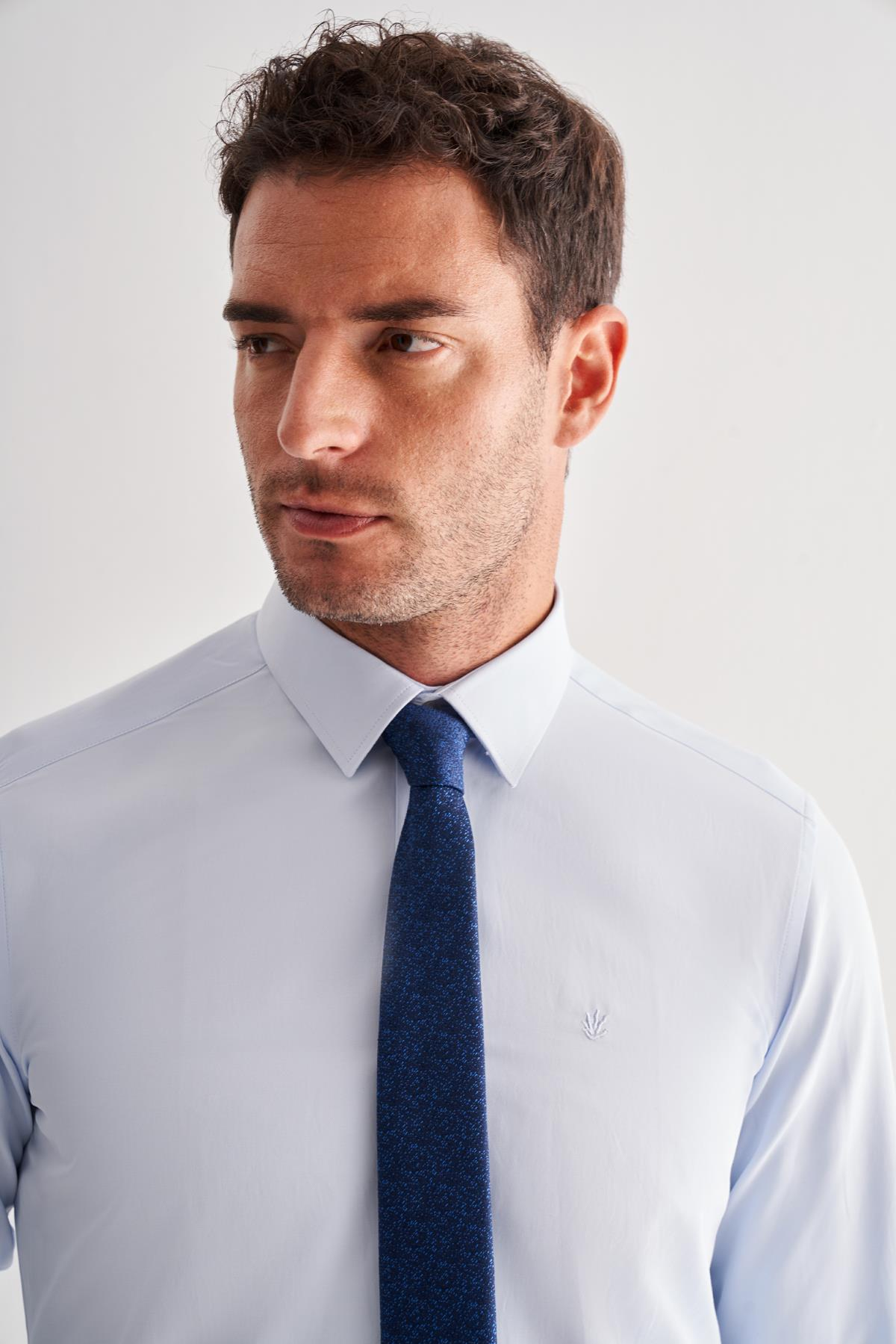 Mavi Sert Yaka Uzun Kol Slim Fit Pamuklu Gömlek 1004255175