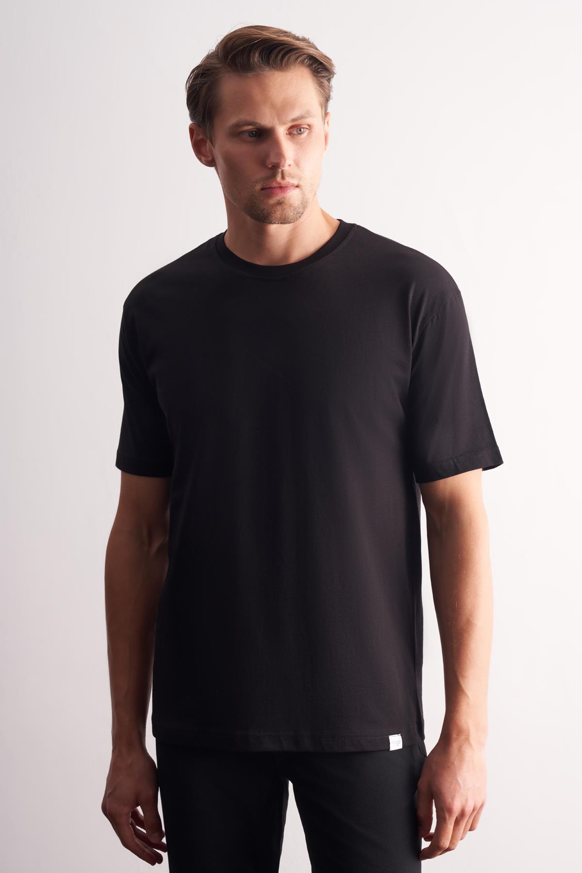 Siyah Bisiklet Yaka Kısa Kol Slim Fit Pamuklu Tişört 1011255106