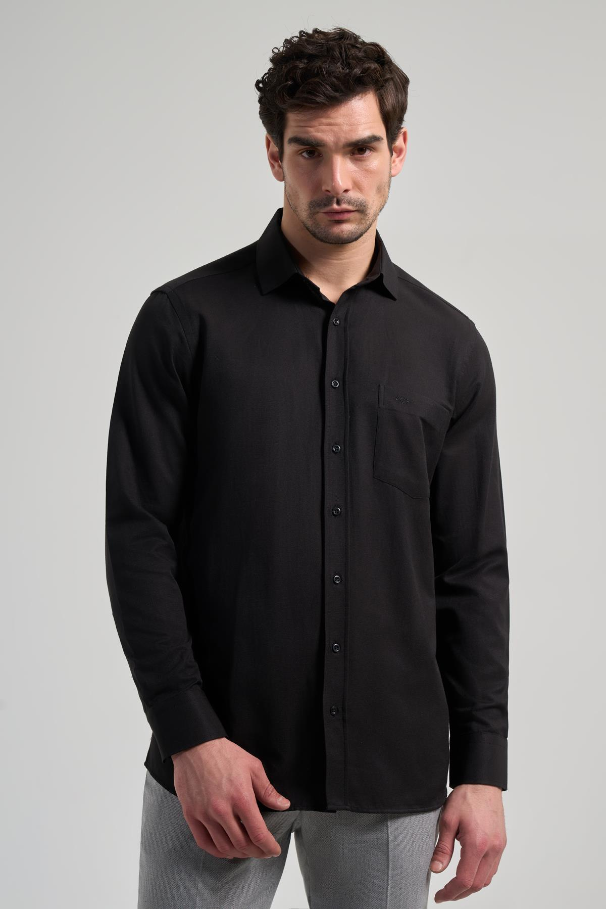 Siyah Sert Yaka Düz Classic Pamuklu Comfort Fit Gömlek 1004250213