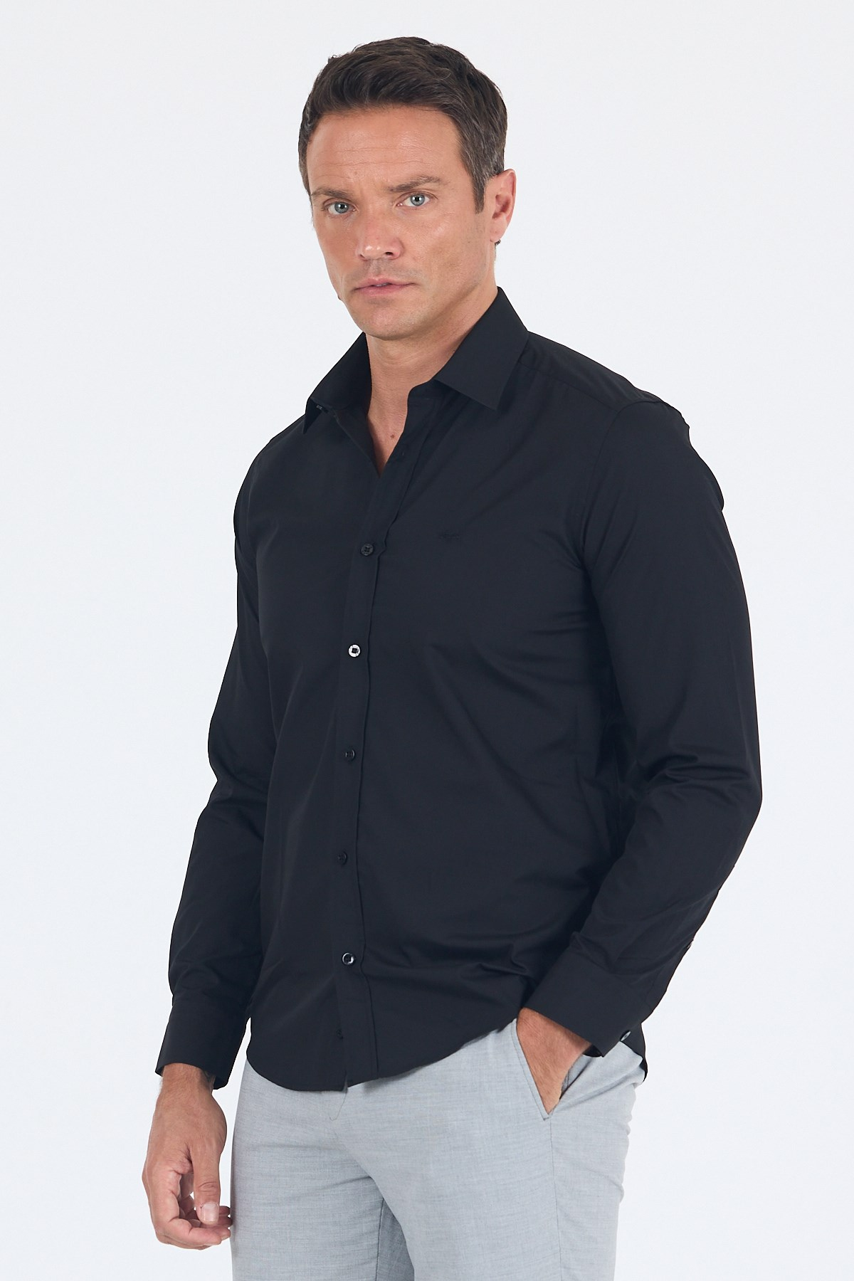 Siyah Uzun Kol Sert Yaka Düz Pamuklu Slim Fit Gömlek 1004260057