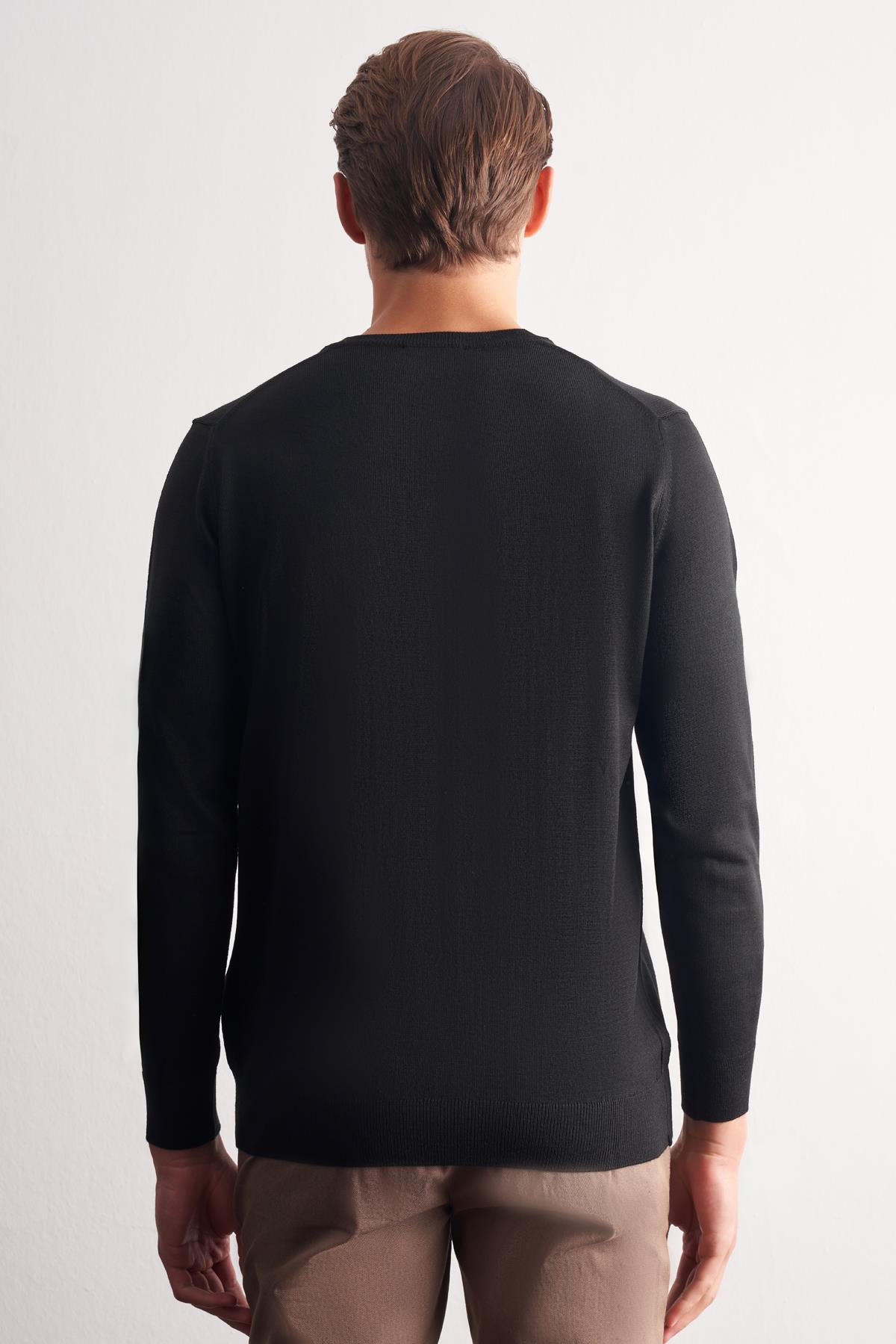 Siyah V Yaka Uzun Kol Cepsiz Comfort Fit Classic Yünlü Triko Kazak 1012255002