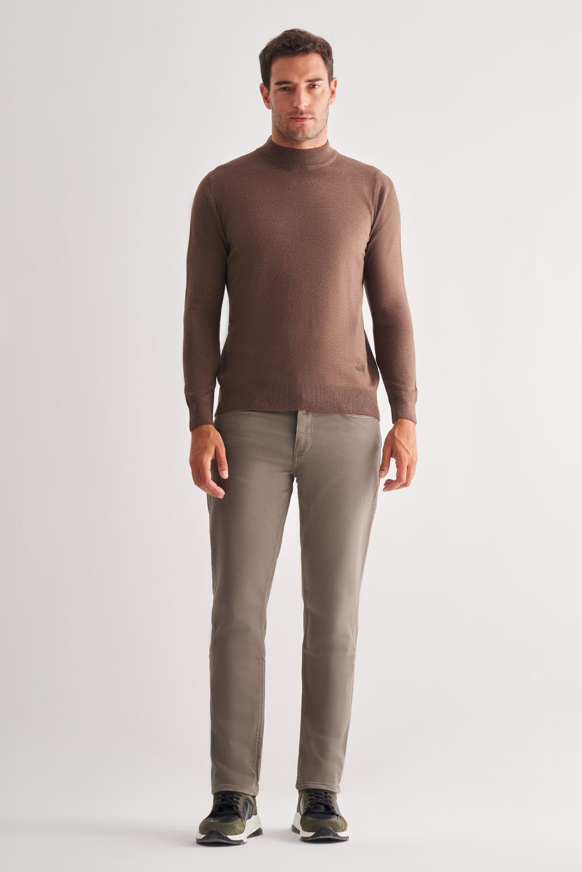 Kahverengi Yarım Balıkçı Yaka Cepsiz Comfort Fit Classic Yünlü Triko Kazak 1012255001