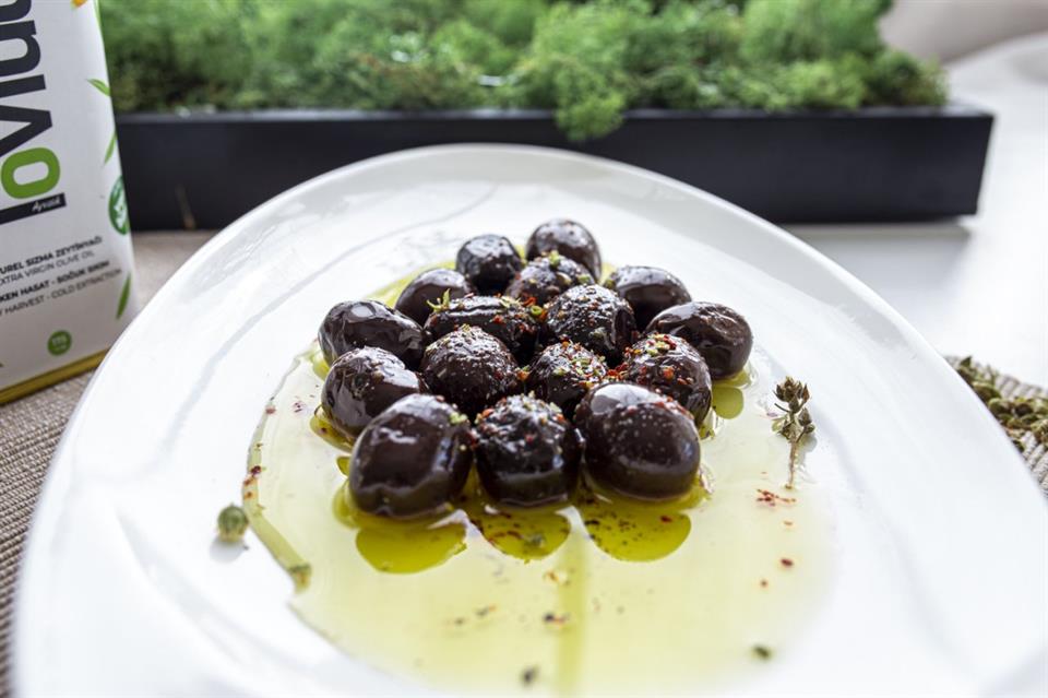 Az Tuzlu Yuvarlama Siyah Zeytin