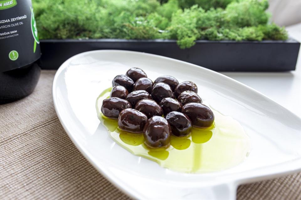 Az Tuzlu Yuvarlama Siyah Zeytin