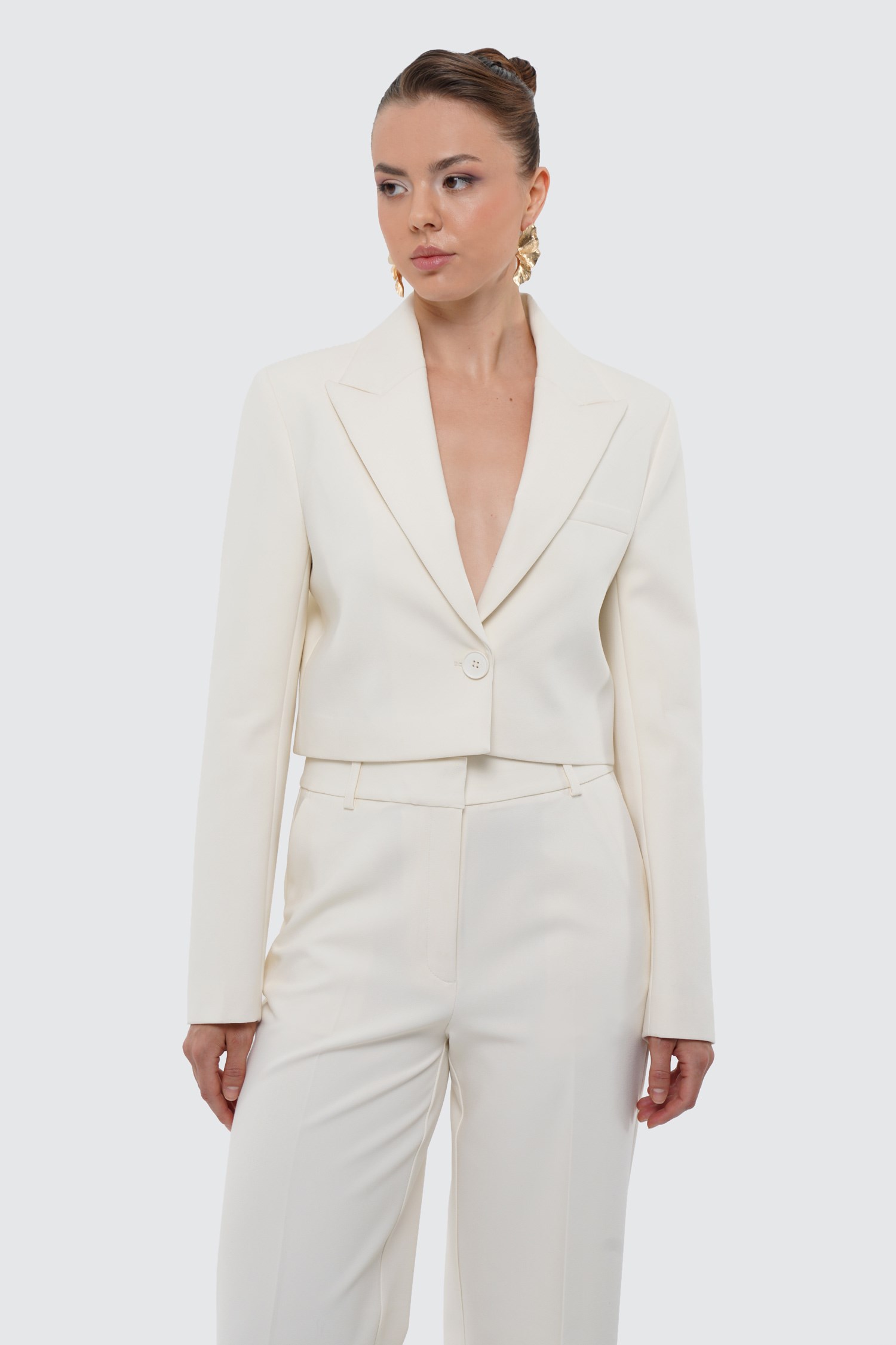 Kadın Ekru Düğmeli Slim Fit Crop Blazer
