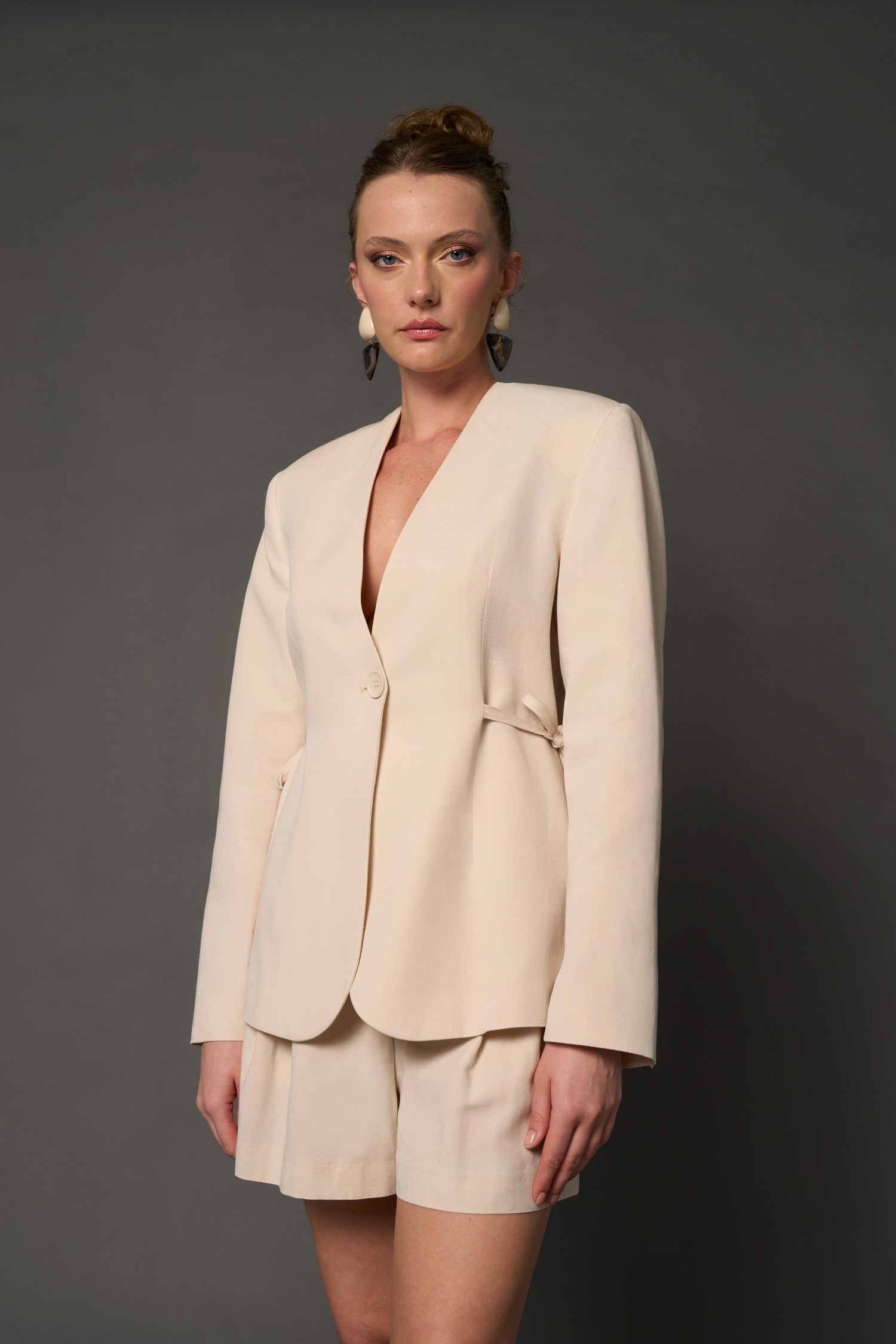Kadın Krem Beli Bağcıklı Blazer