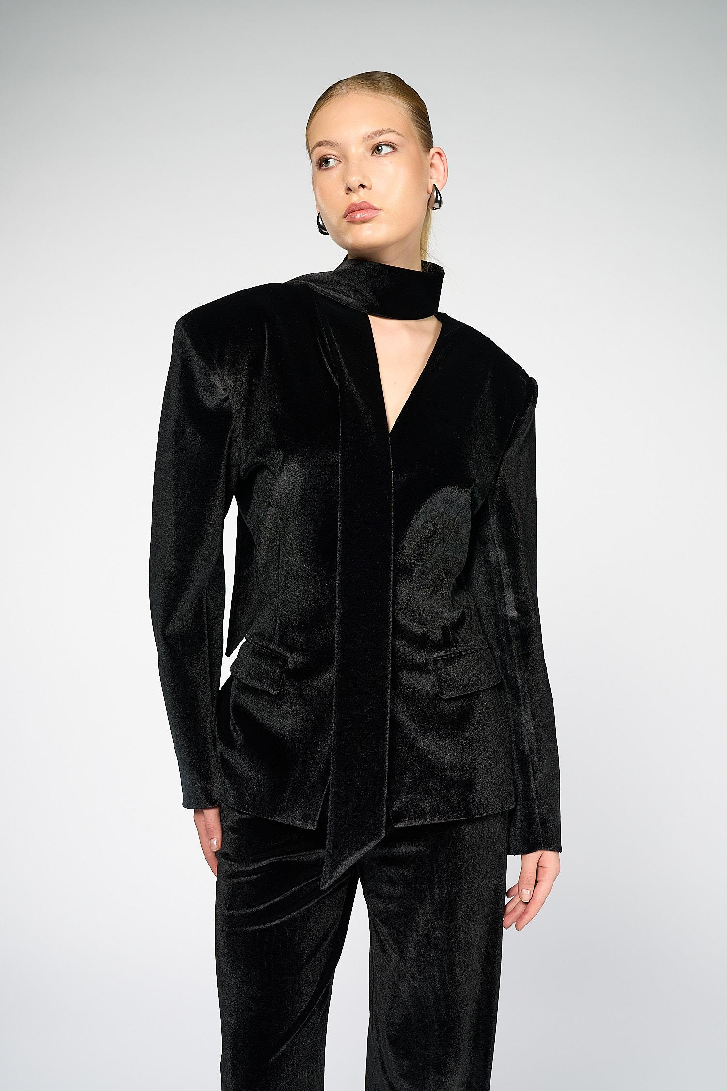 Kadın Siyah Bele Oturan Şal Detaylı Kadife Blazer