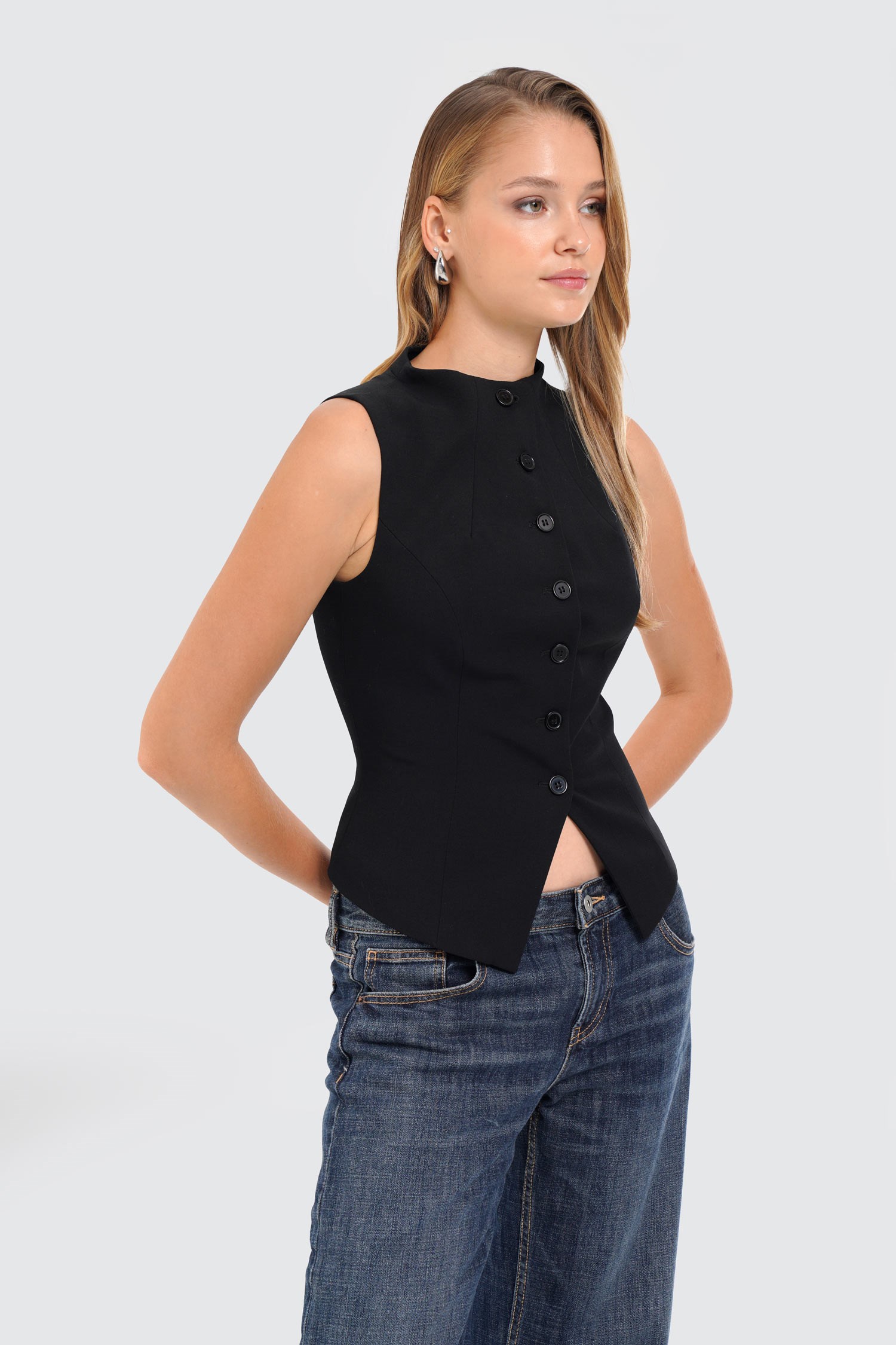 Kadın Siyah Dik Yaka Düğmeli Fit Yelek