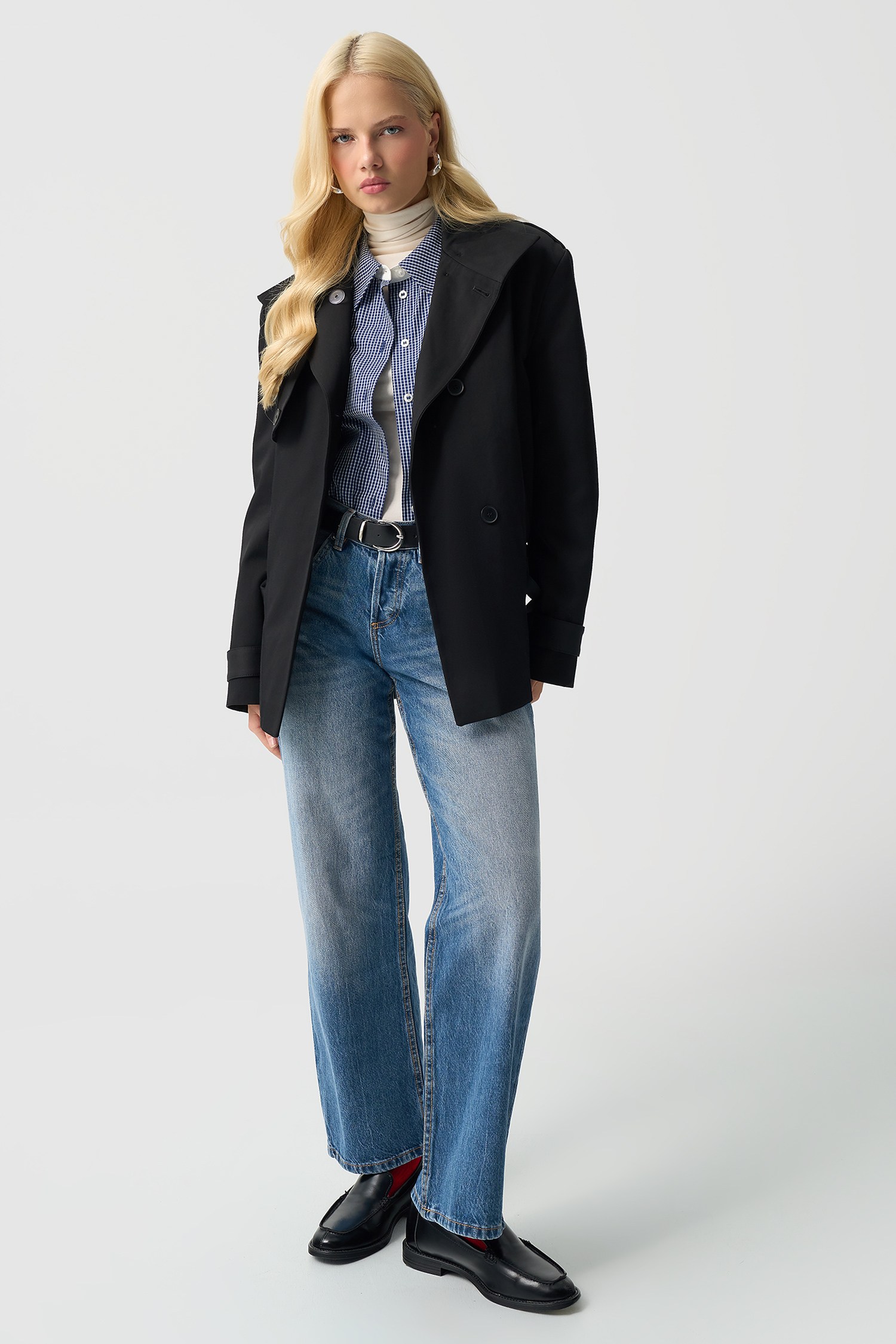 Kadın Siyah Dik Yaka Oversize Kısa Trençkot