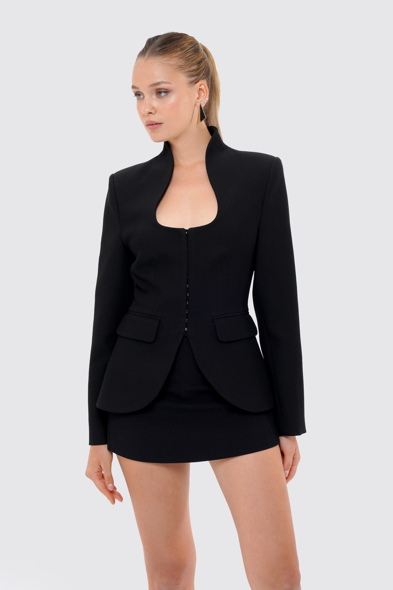 Kadın Siyah Dik Yakalı Fit Blazer