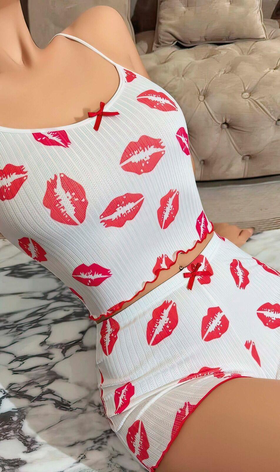 Likralı Şortlu Dudaklı Beyaz Pijama Takımı