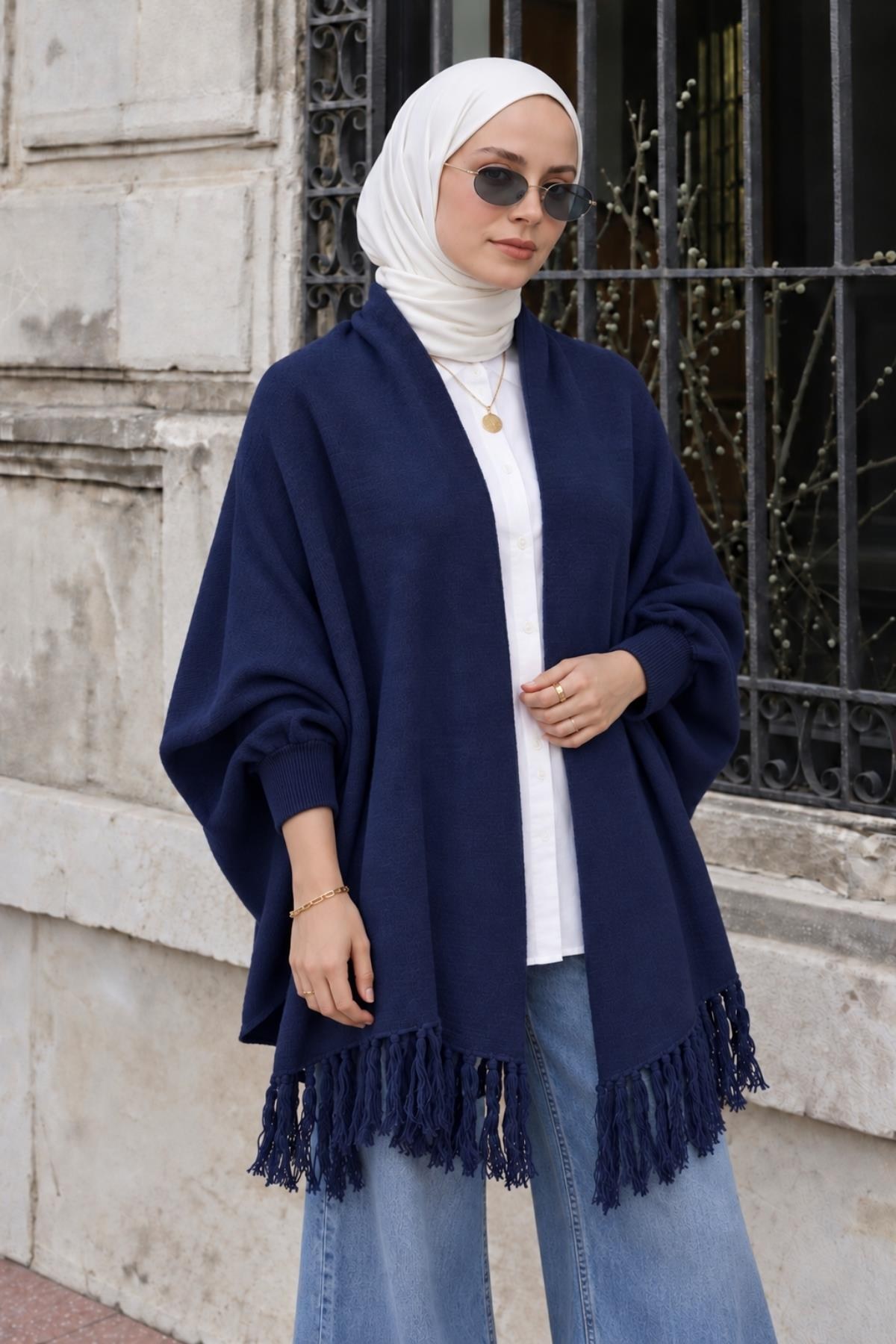 Almira Kadın Püsküllü Oversize Triko Panço Lacivert
