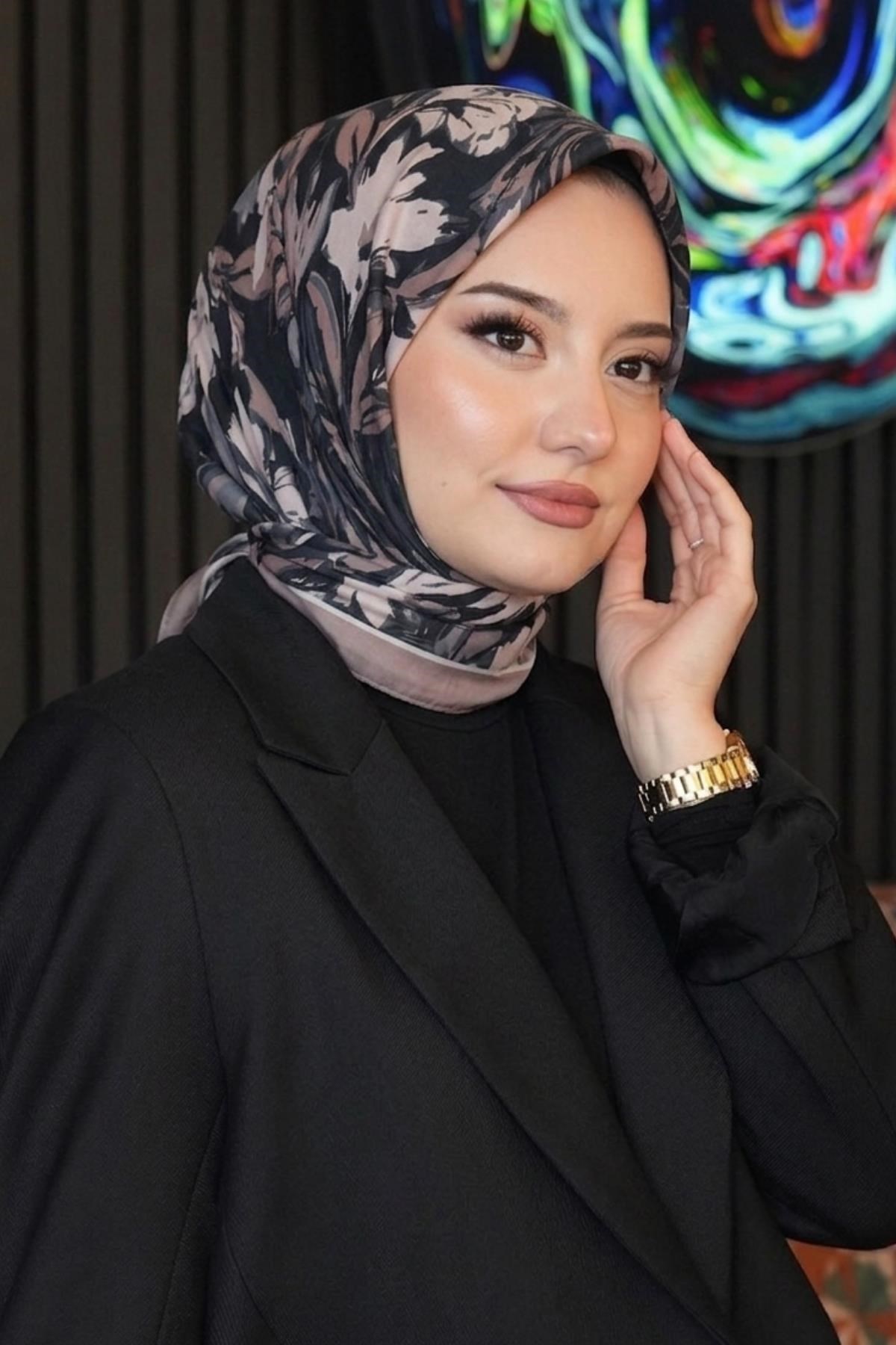 Zambak Çiçek Desen Siyah Soft Pamuk Eşarp