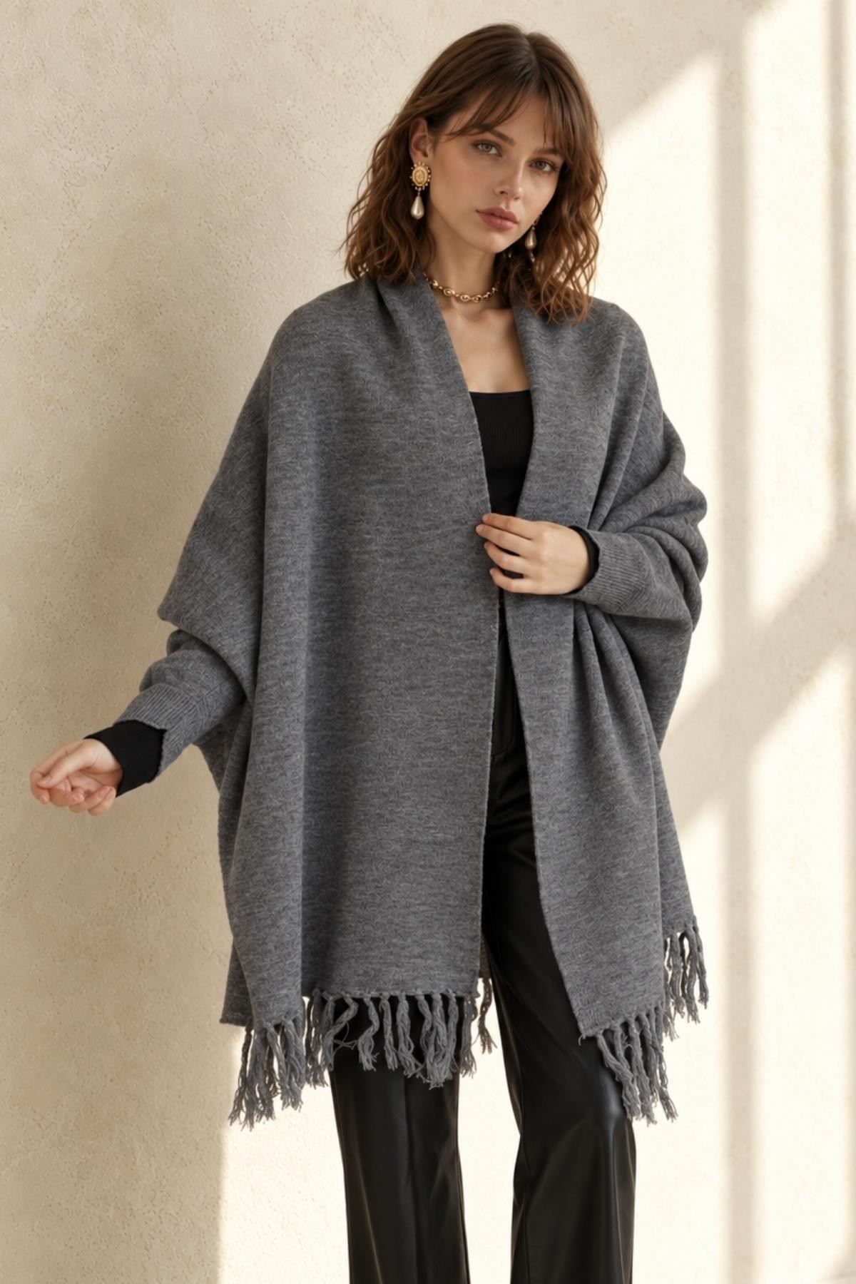 Almira Kadın Püsküllü Oversize Triko Panço Füme