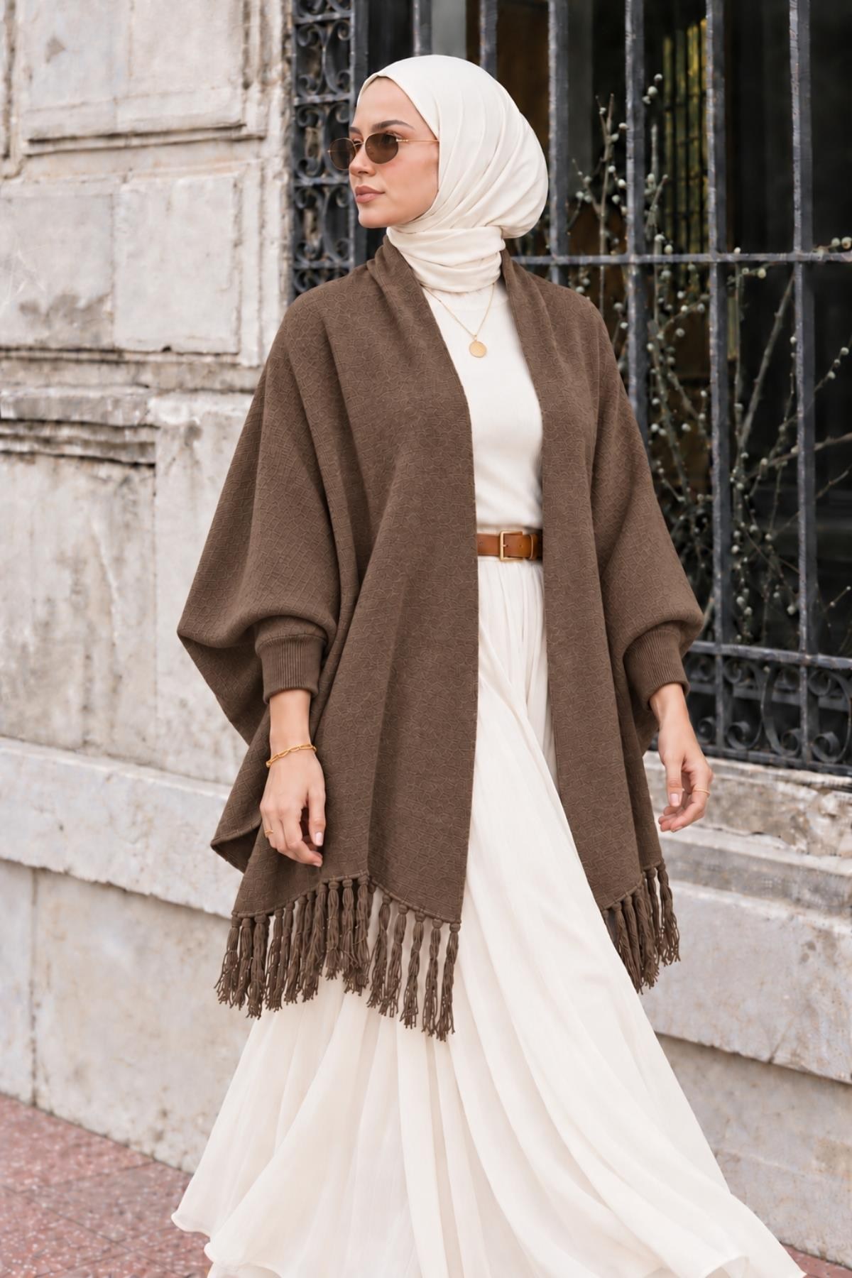 Almira Kadın Püsküllü Oversize Triko Panço Sütlü Kahve