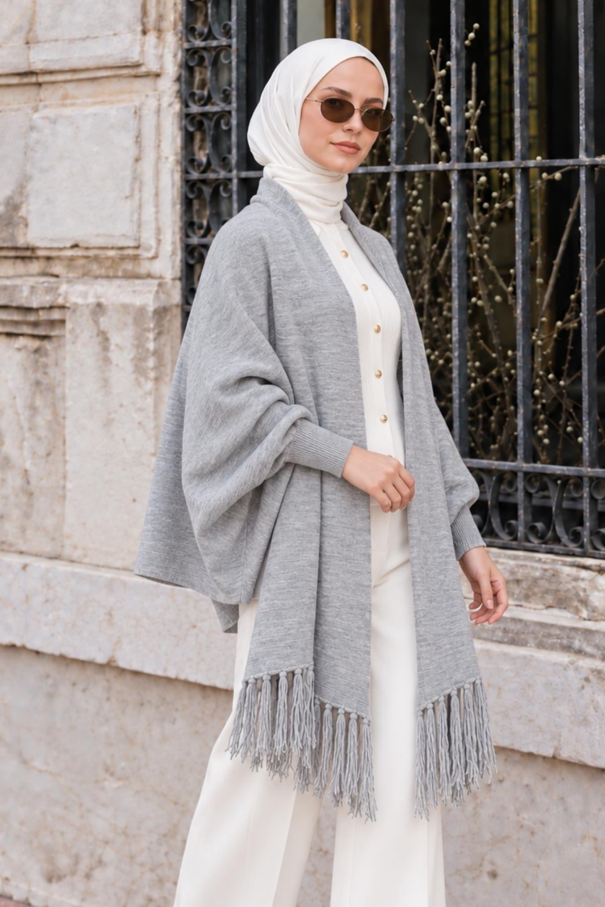 Almira Kadın Püsküllü Oversize Triko Panço Gri