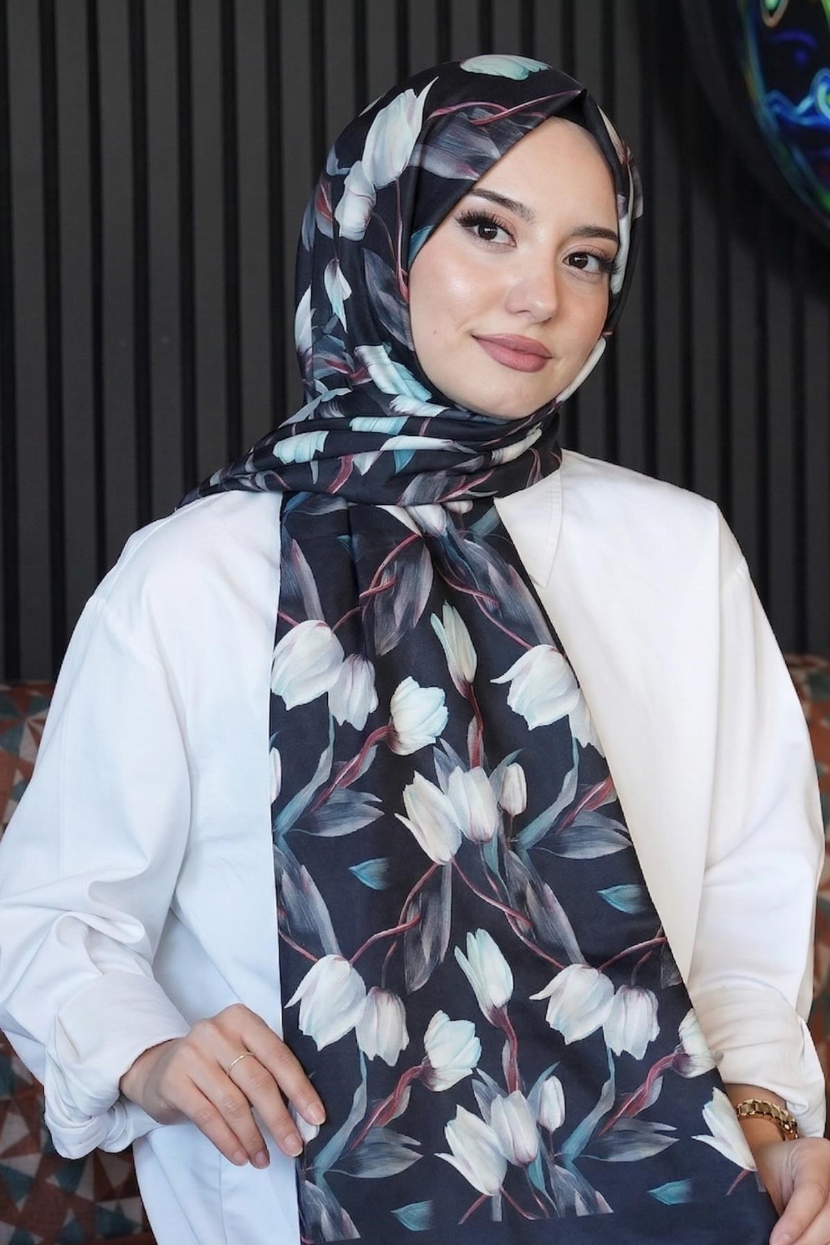 Lale Desen Siyah Soft Pamuk Şal 