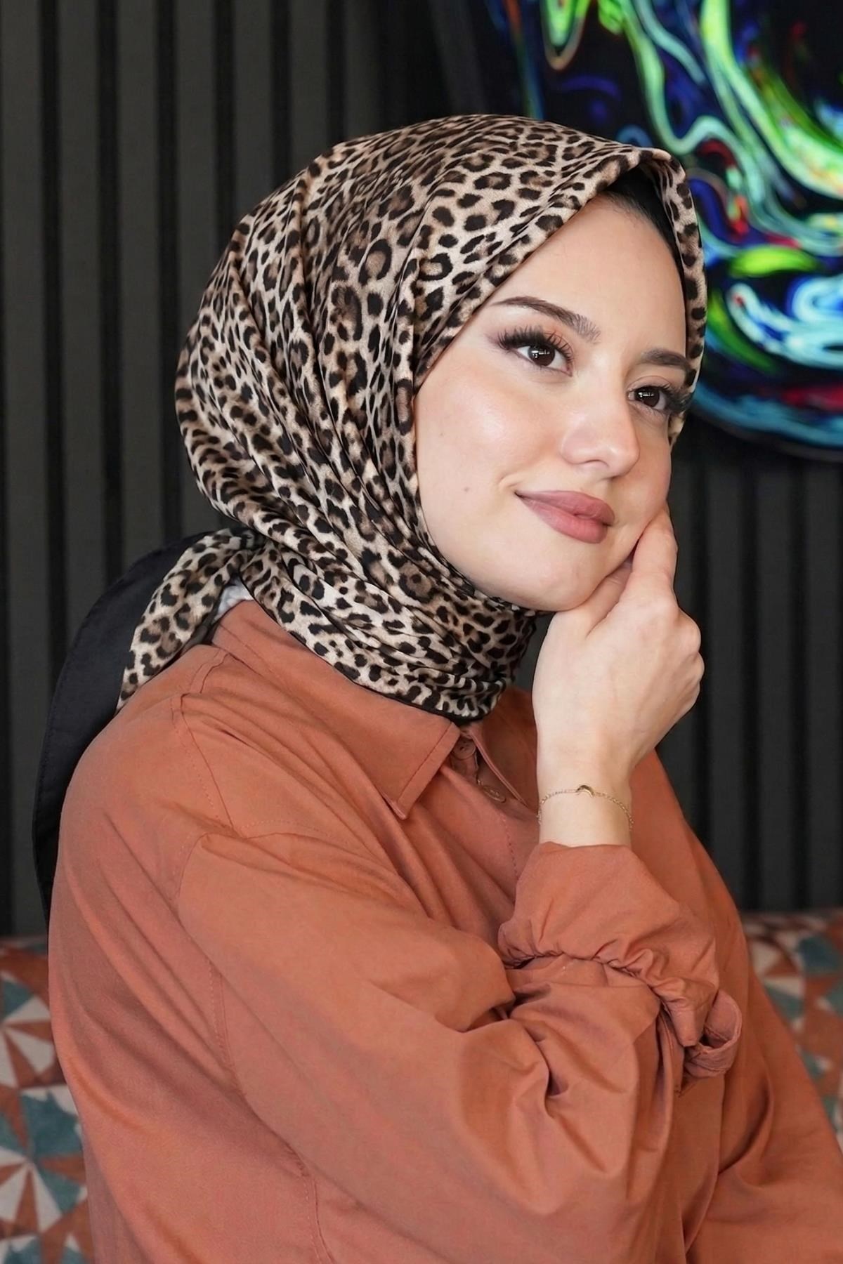 Leopar Desen Bej Soft Pamuk Eşarp