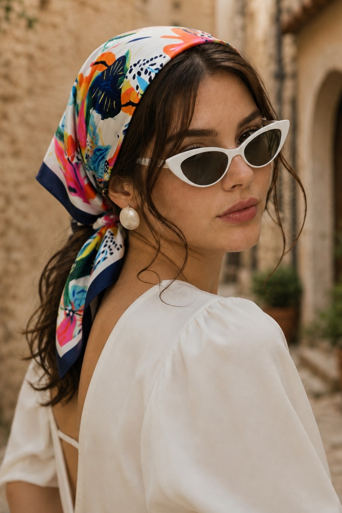 Tropikal Bahçe Desen Bej Saten Bandana Fular 50×50 cm