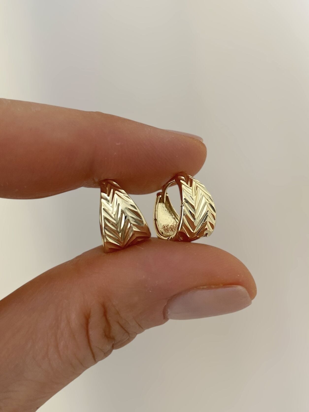 Altın Kaplama Lazer Kesim Mini Yaprak Desen Halka Küpe