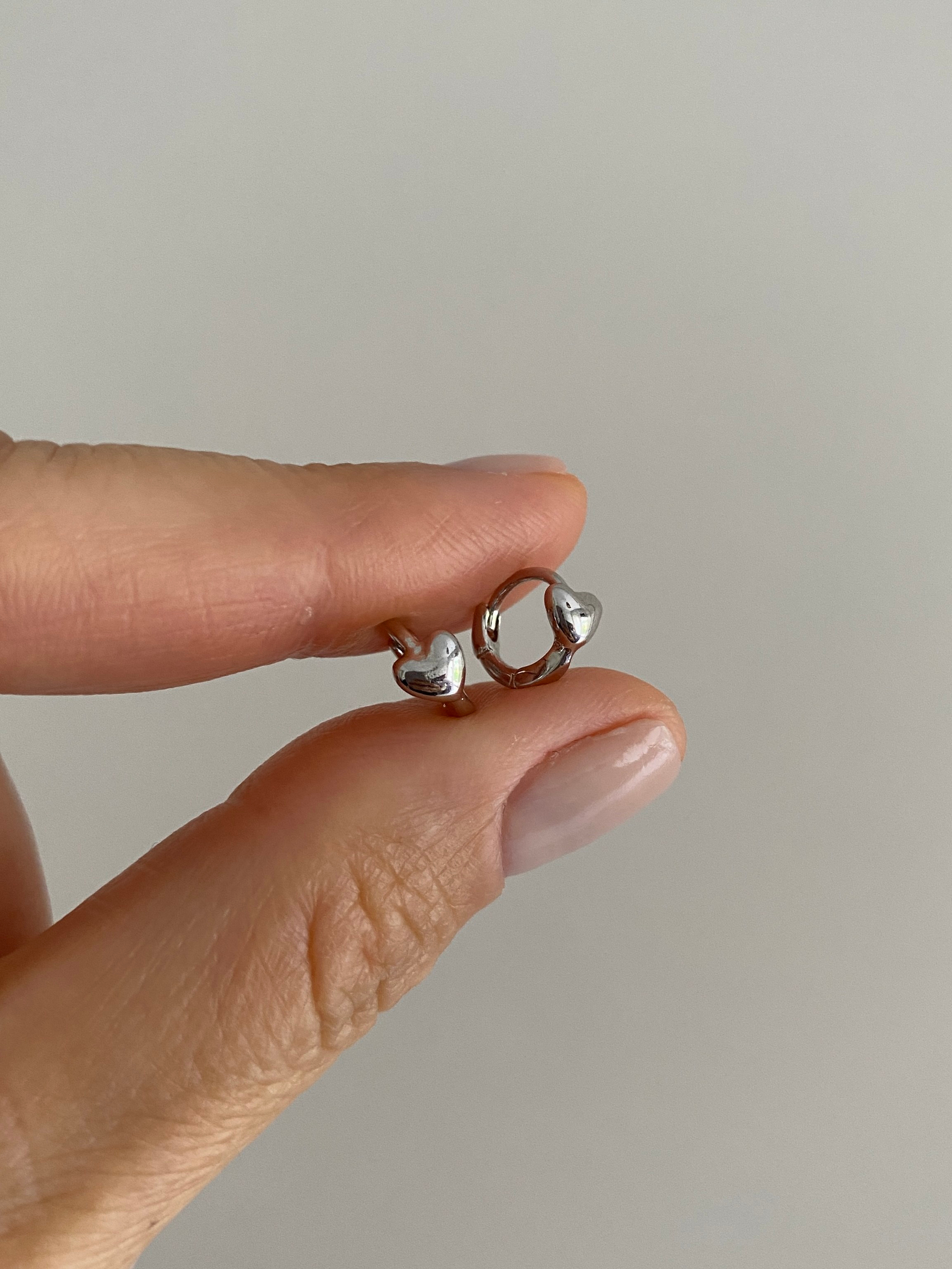 Özel Seri Minik Kalp Figürlü Minimal Halka Küpe-Silver