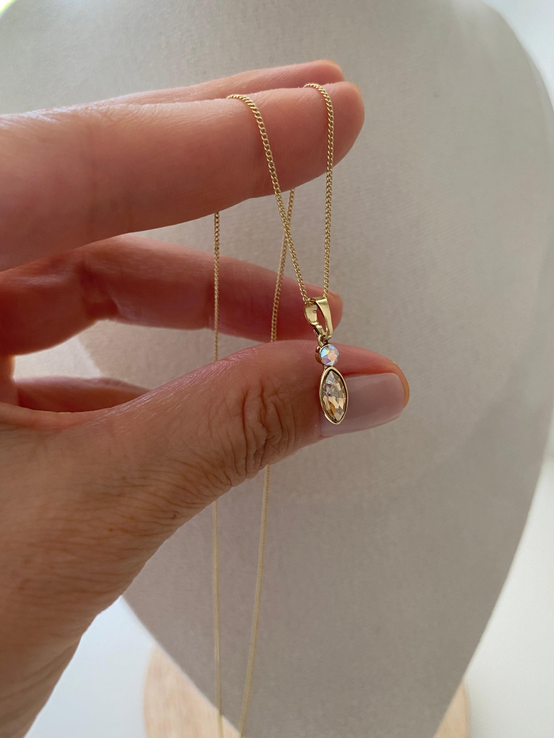 Özel Seri Minimal Oval Taşlı Bal Rengi Swarovski Kolye