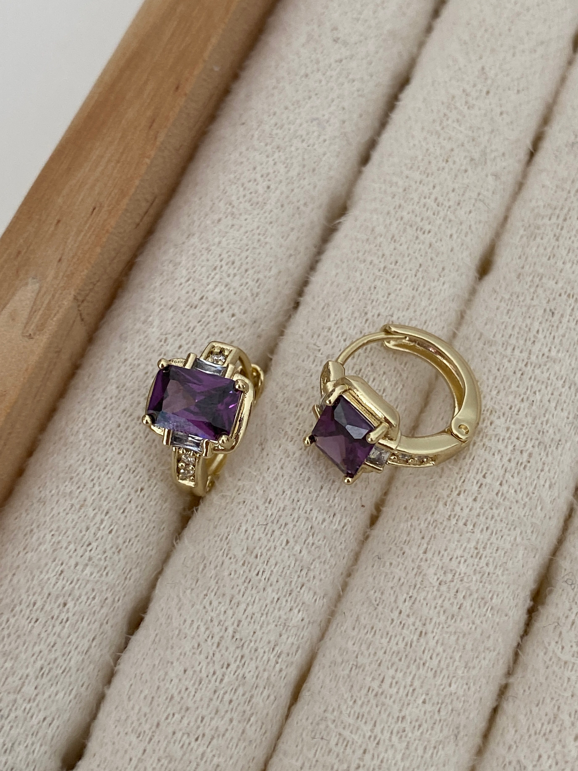 Özel Seri Swarovski Mürdüm Rengi Dikdörtgen Taşlı Halka Küpe