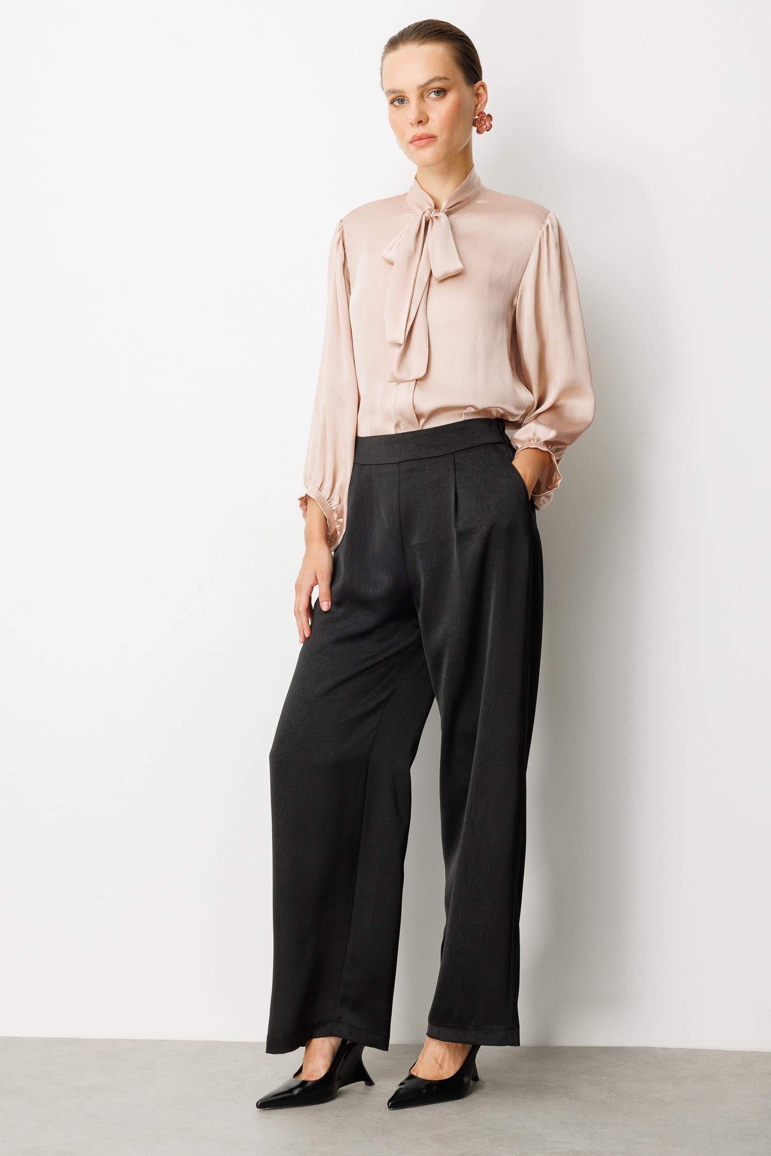 Arkası Lastikli Crash Kumaş Pantolon-SİYAH