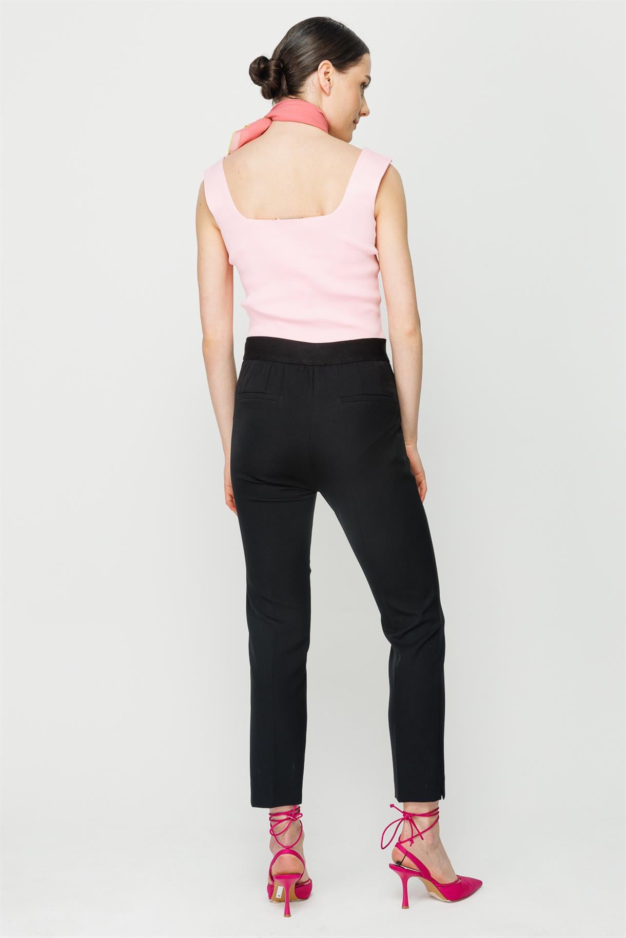Arkası Lastikli Fit Kesim Pantolon - SİYAH