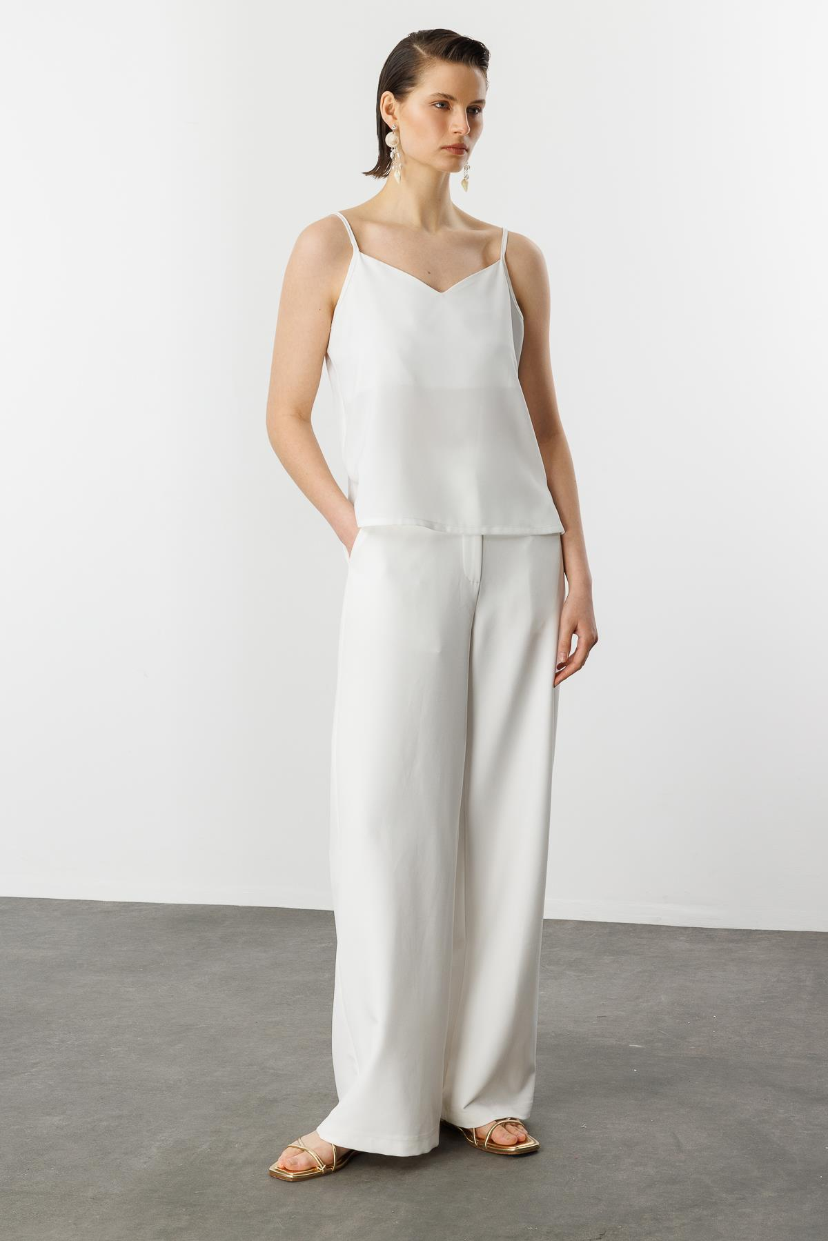 Askılı V Yaka Bluz-KEMIK