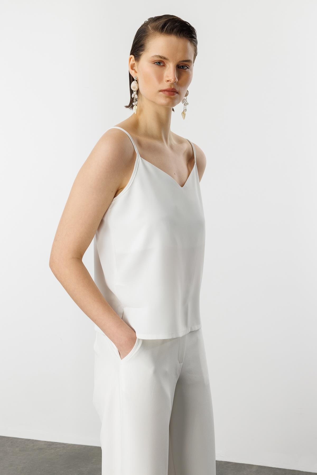 Askılı V Yaka Bluz-KEMIK