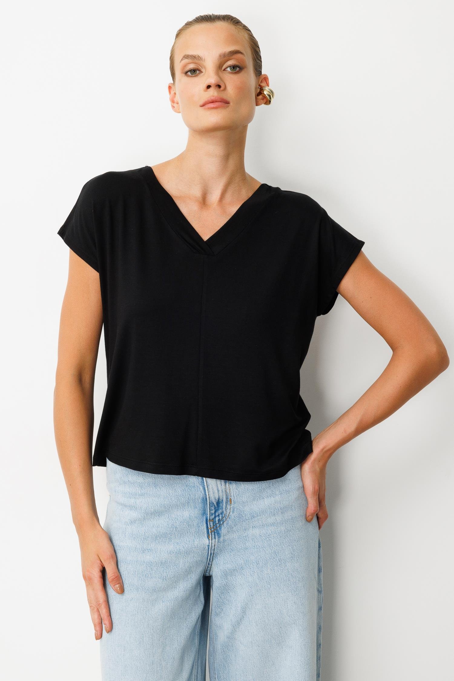 Bağlama Detaylı V Yaka Penye Tişört-SİYAH
