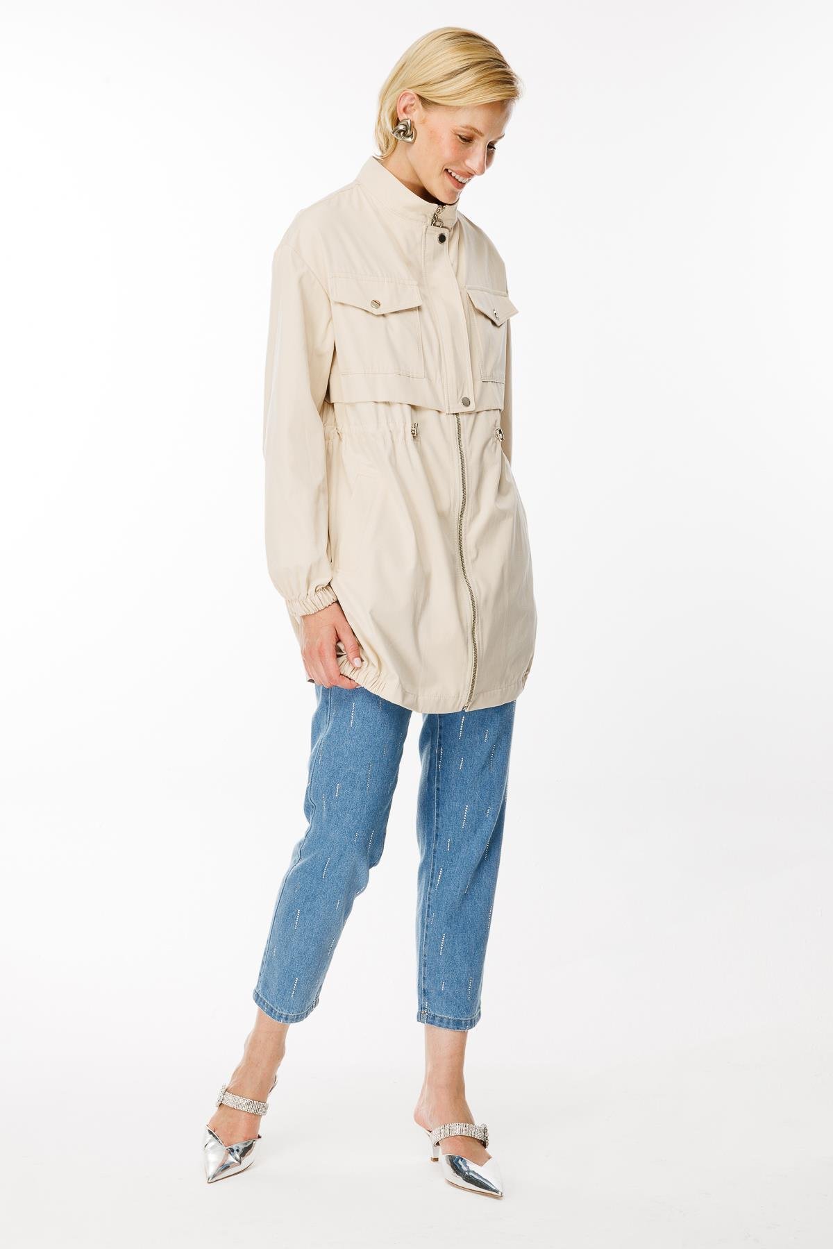 Beli Ayarlanabilir Düğme ve Fermuar Detaylı Kap - BEJ