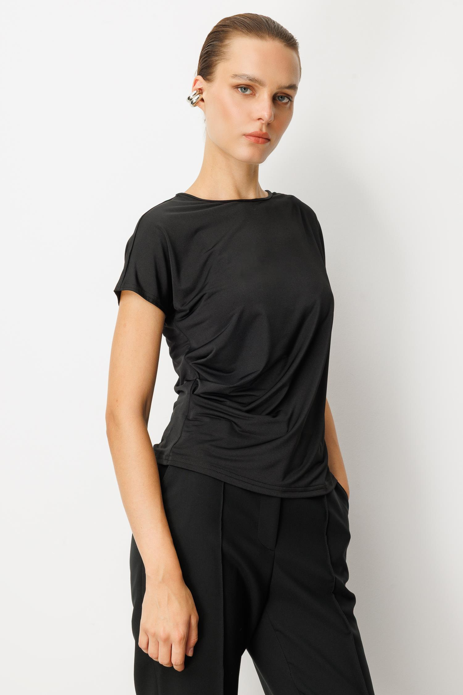 Beli Drape Detaylı Bluz-SİYAH