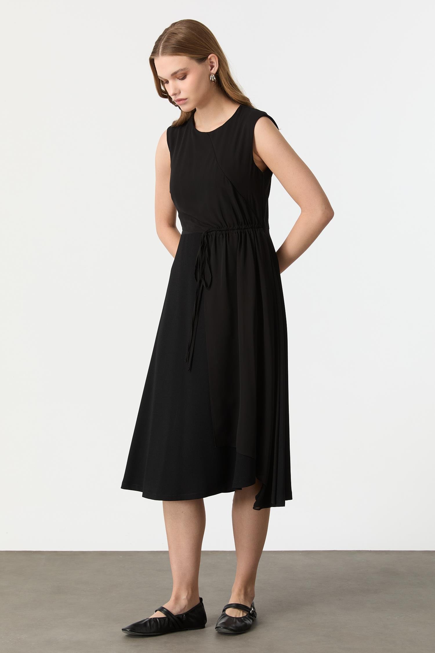 Beli Drapeli Tül Detay Krep Elbise-SİYAH