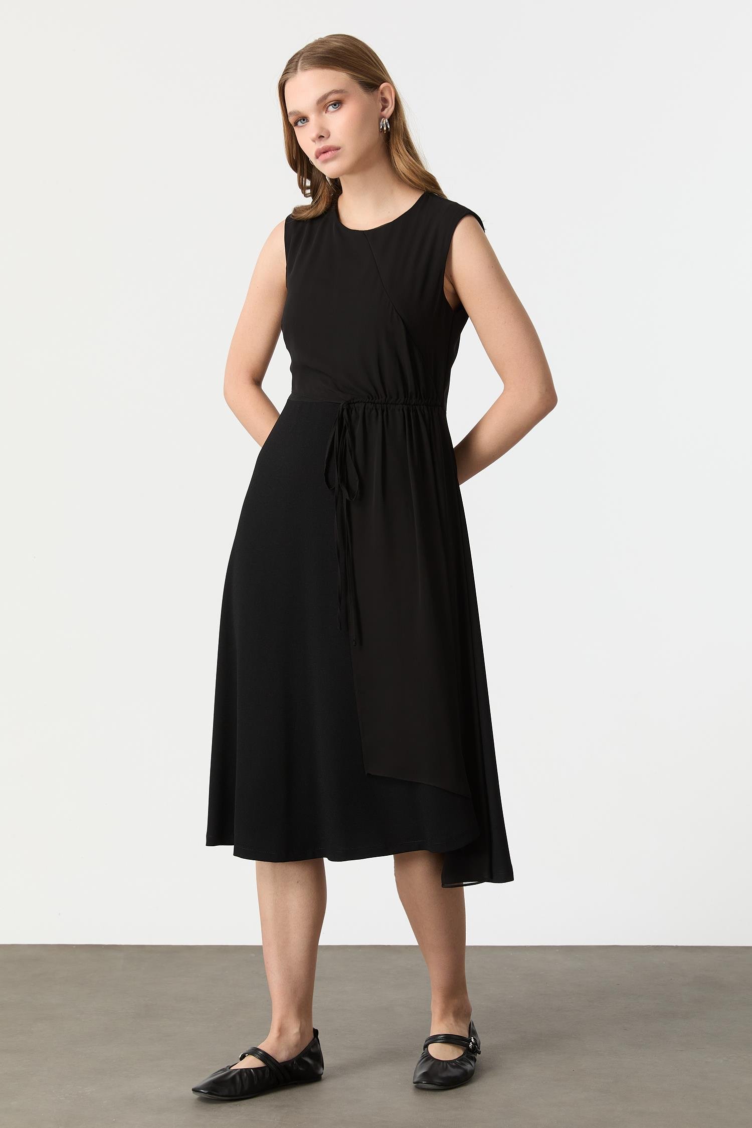 Beli Drapeli Tül Detay Krep Elbise-SİYAH