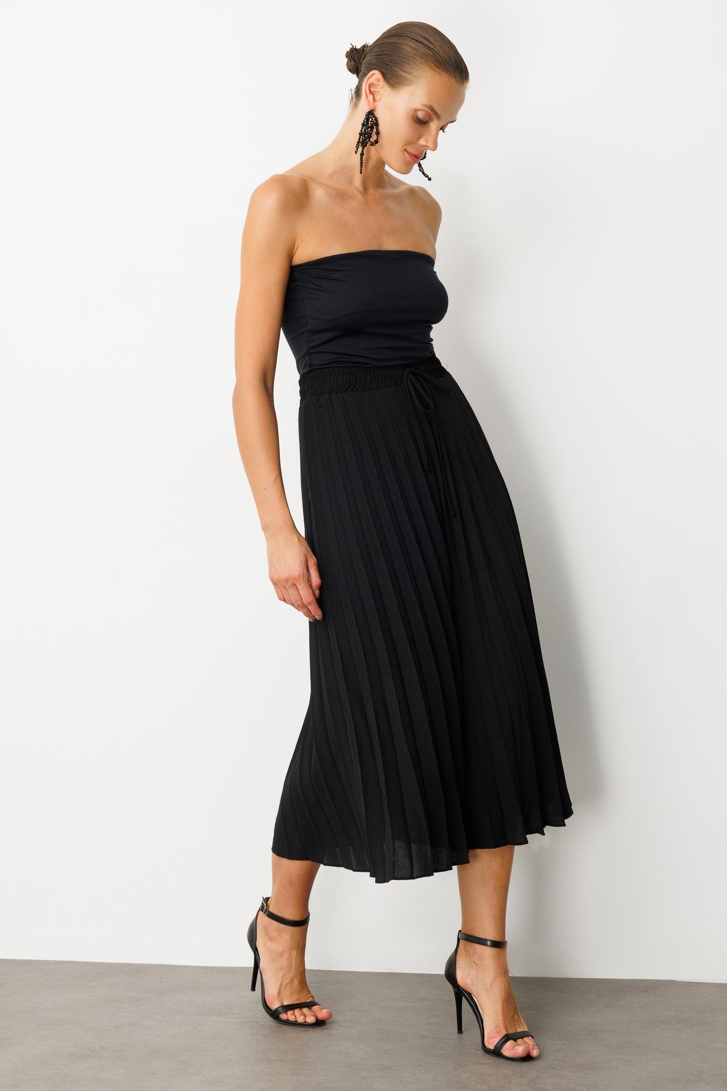 Beli Lastikli Pileli Etek-SİYAH