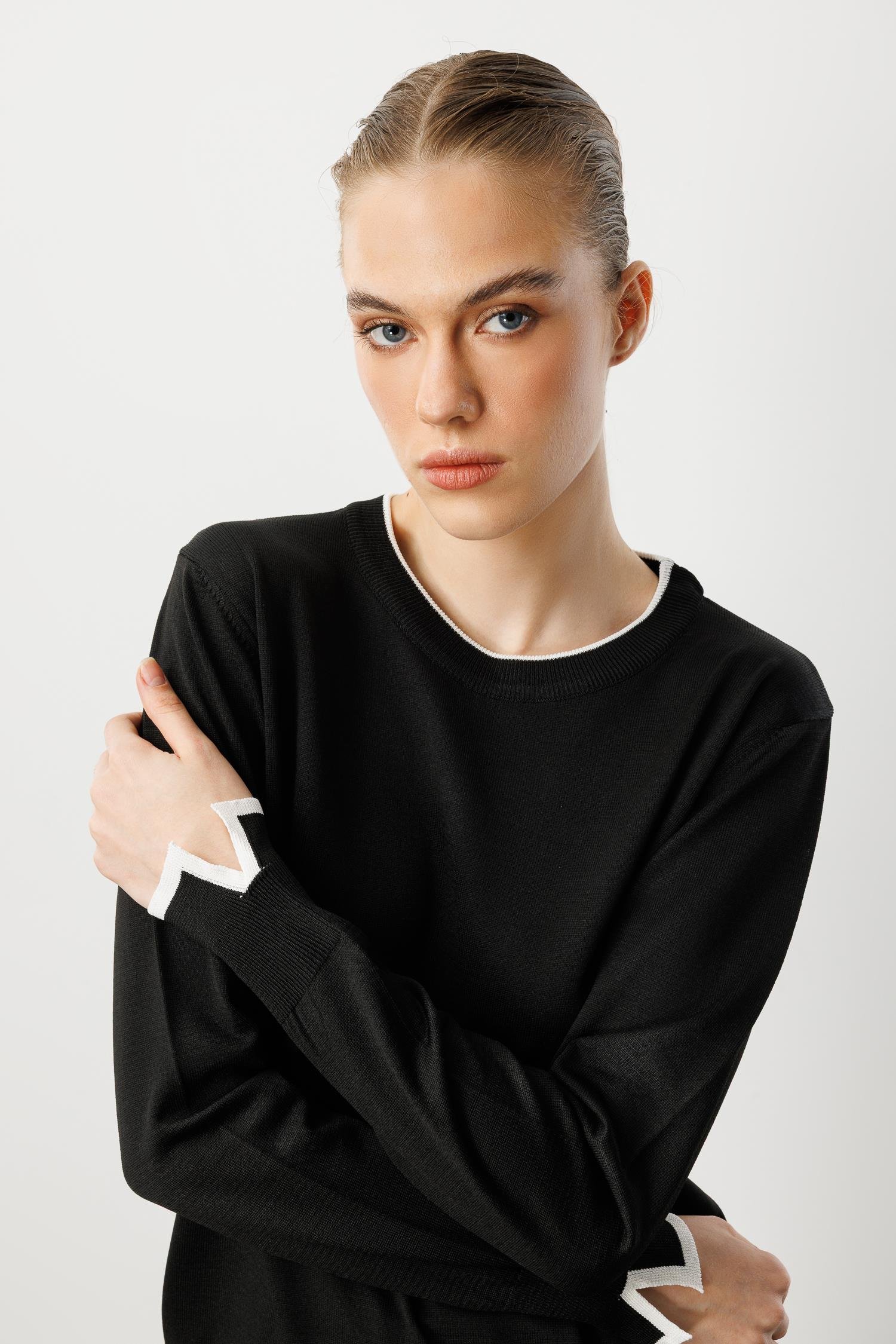 Biye Detaylı Basic Triko Kazak-SİYAH