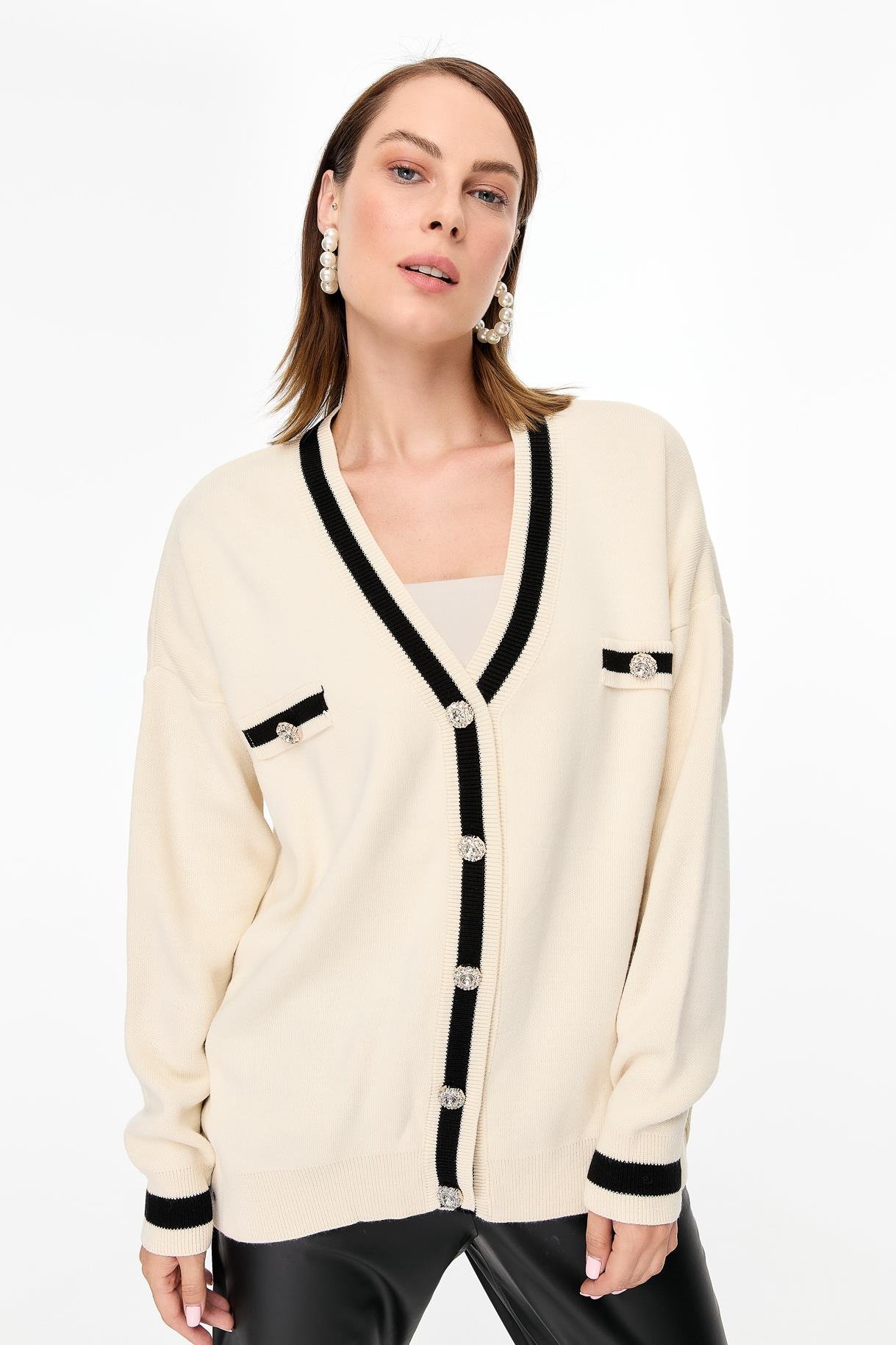 Biyeli Taşlı Düğmeli Triko Hırka - EKRU