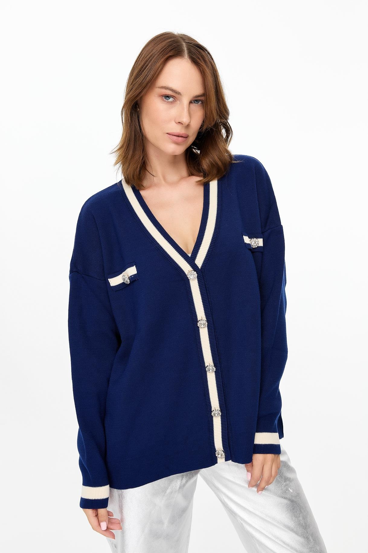 Biyeli Taşlı Düğmeli Triko Hırka - LACI