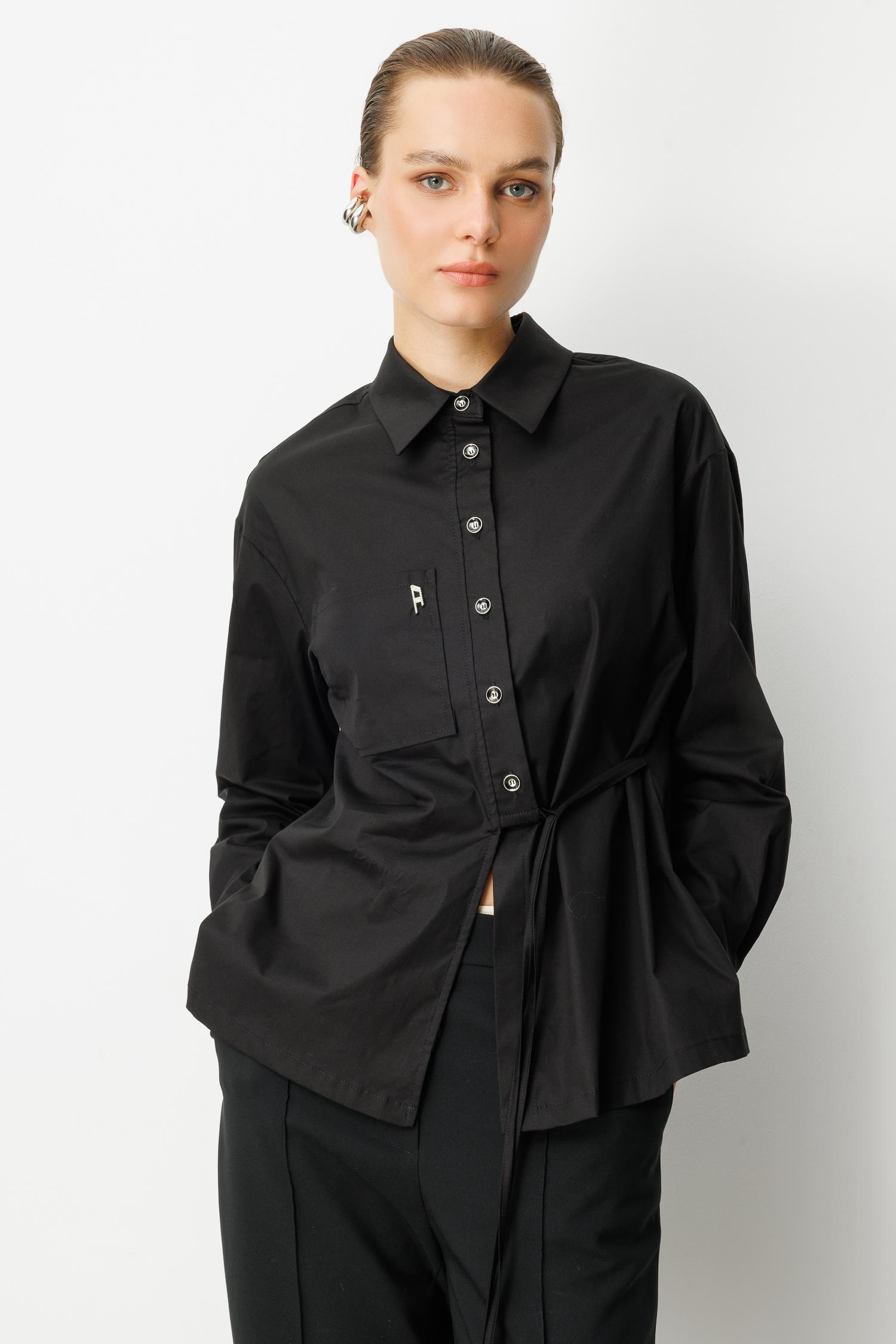 Broşlu Bağlama Detay Gömlek-SİYAH