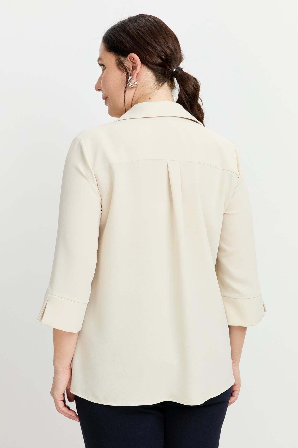 Büyük Beden Broş Detaylı Gömlek-KUM