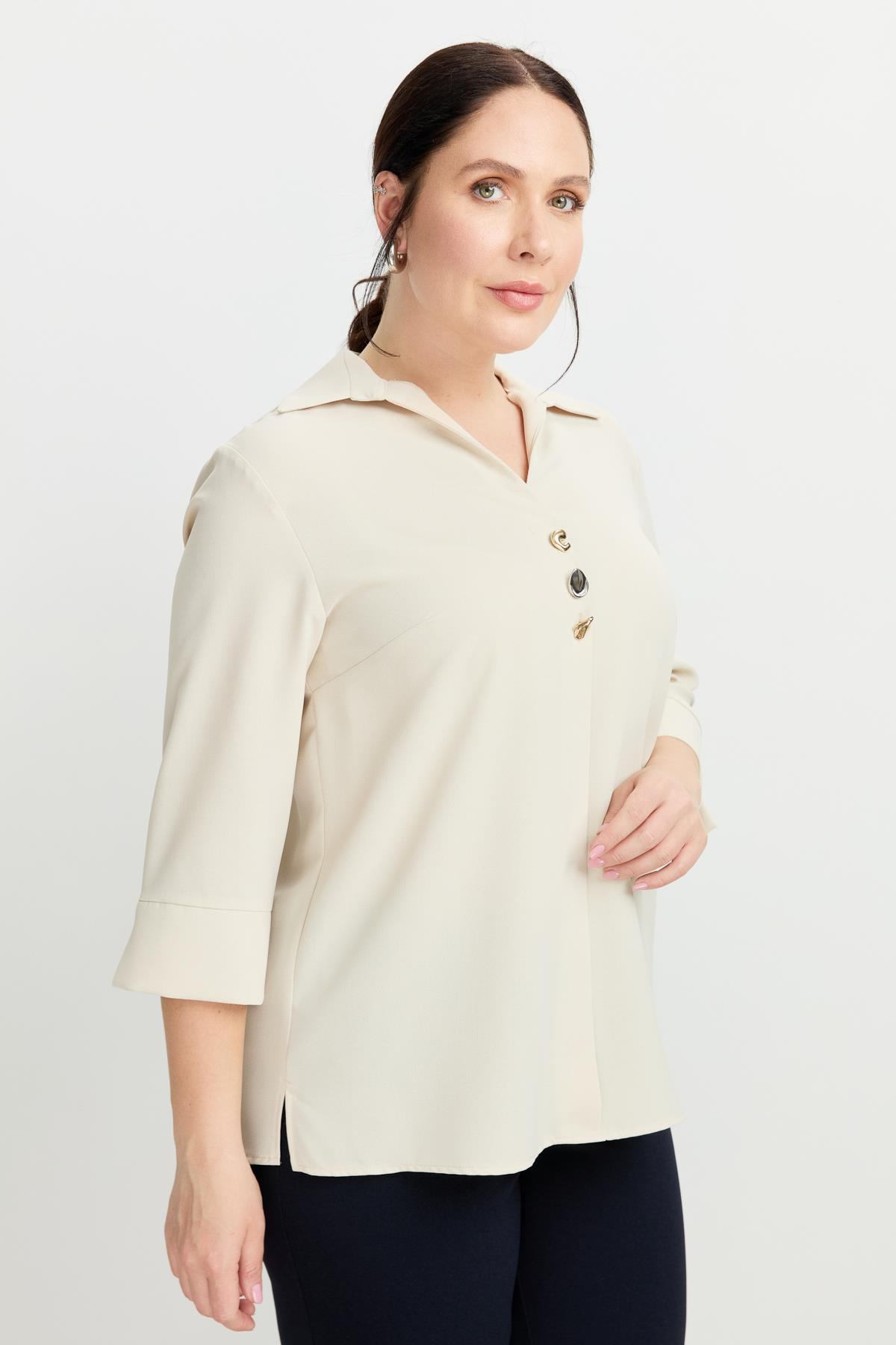 Büyük Beden Broş Detaylı Gömlek-KUM