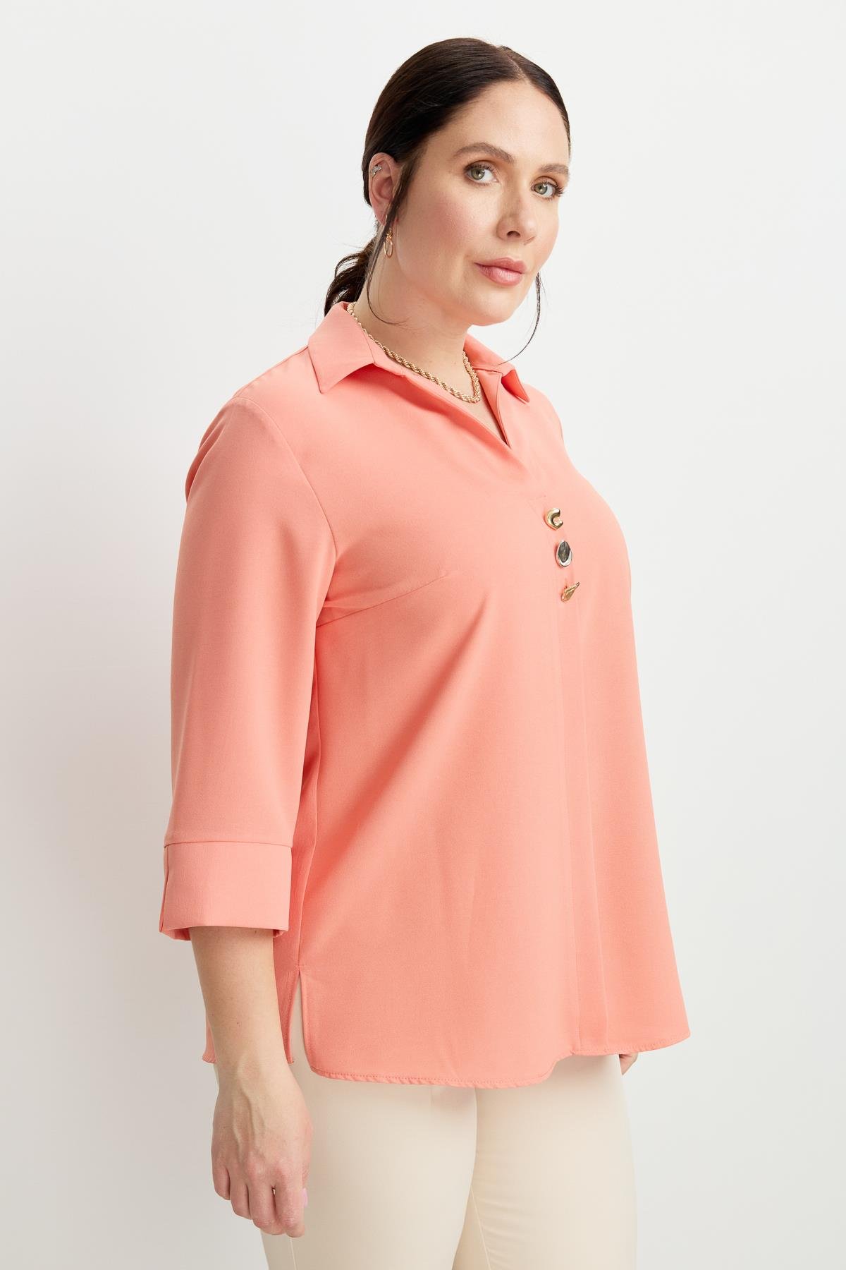 Büyük Beden Broş Detaylı Gömlek-ŞEFTALİ