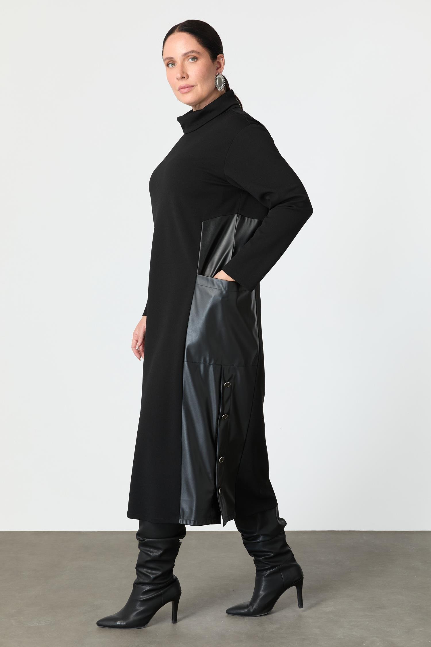 Büyük Beden Deri Detaylı Krep Elbise-SİYAH