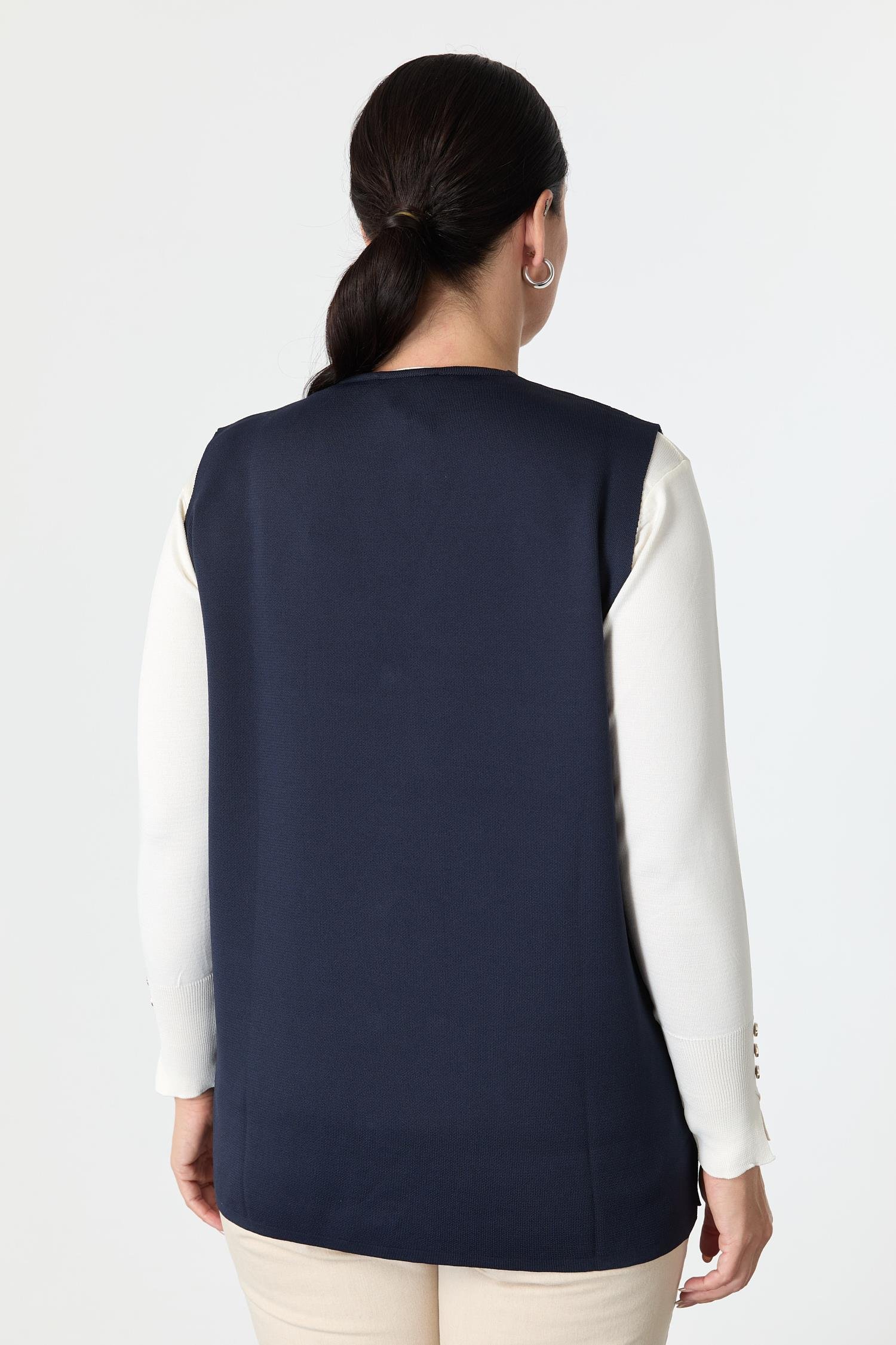 Büyük Beden Düğme Detaylı Triko Yelek-LACI