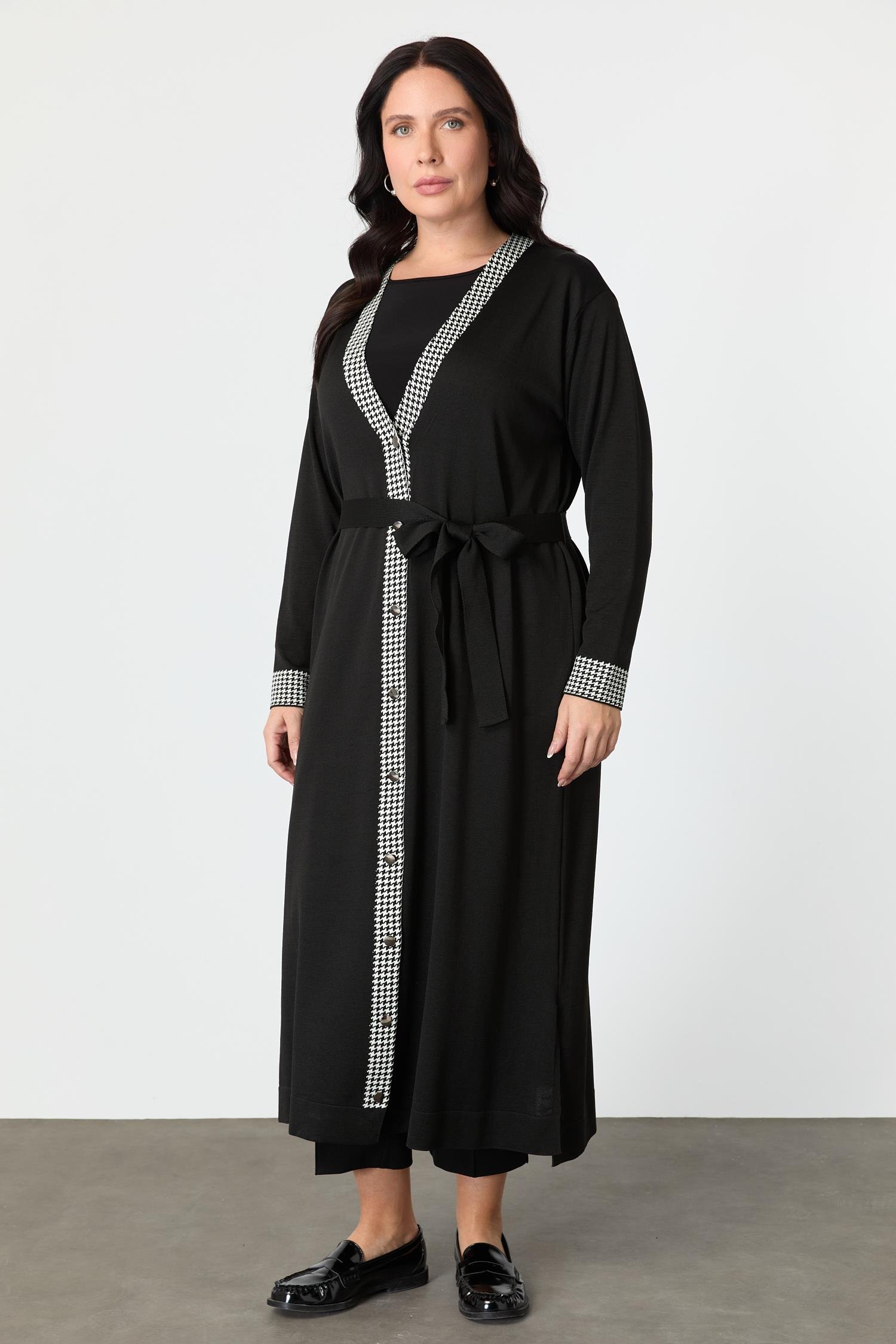 Büyük Beden Düğmeli Uzun Triko Hırka-SİYAH